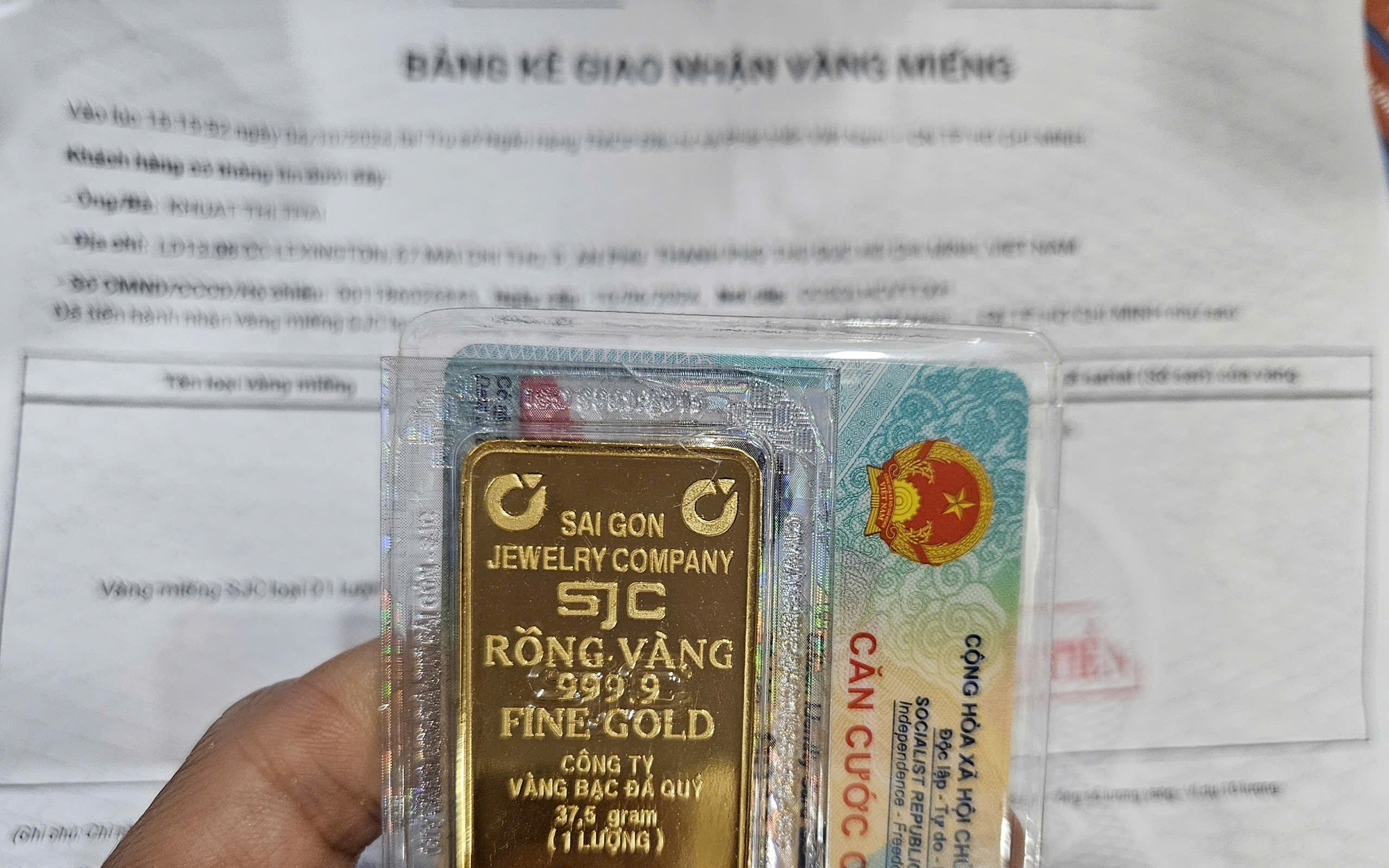 Chuy&ecirc;n gia của UOB n&ecirc;u dự b&aacute;o mới nhất về gi&aacute; v&agrave;ng - Ảnh 1.