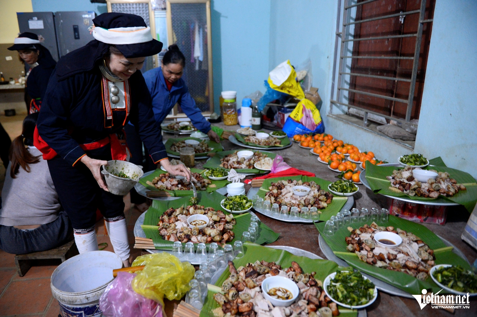 Độc đáo mâm cỗ 'Tết năm cùng' của người Dao ở Thanh Hóa - Ảnh 1.