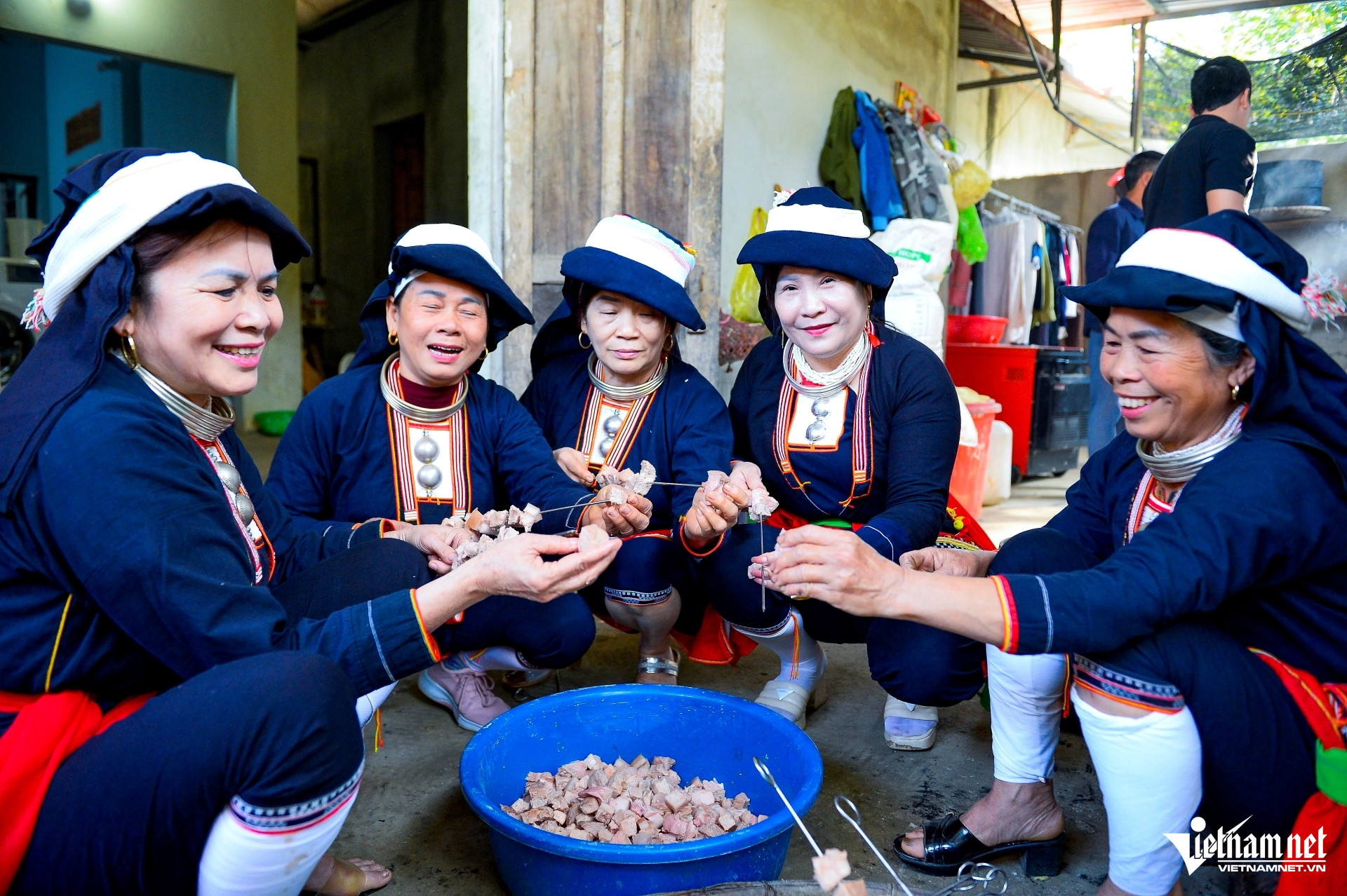 Độc đáo mâm cỗ 'Tết năm cùng' của người Dao ở Thanh Hóa - Ảnh 4.