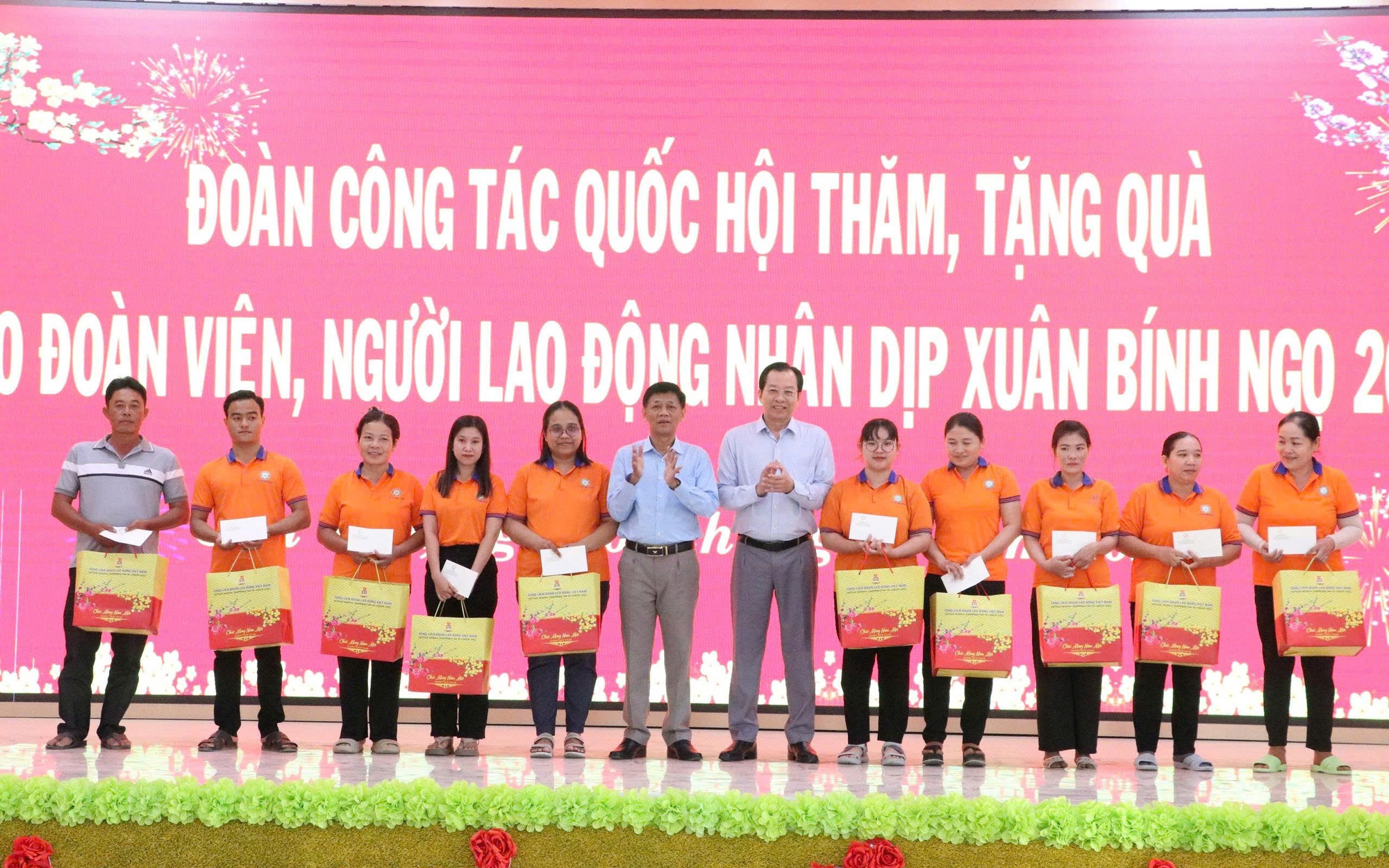 Cần Thơ: Mang Tết đến đoàn viên, người lao động