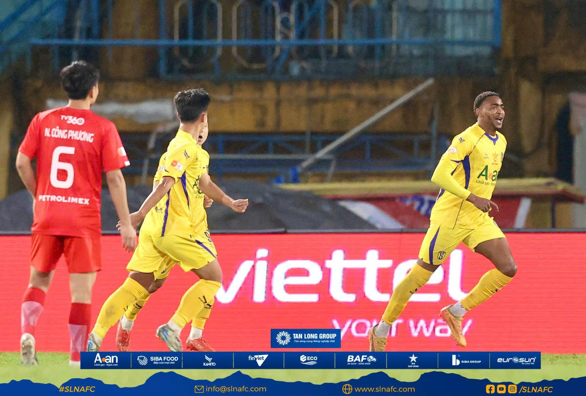 Bất ngờ v&ograve;ng 13 V-League: Khi &ldquo;kẻ yếu&rdquo; l&ecirc;n tiếng - Ảnh 2.