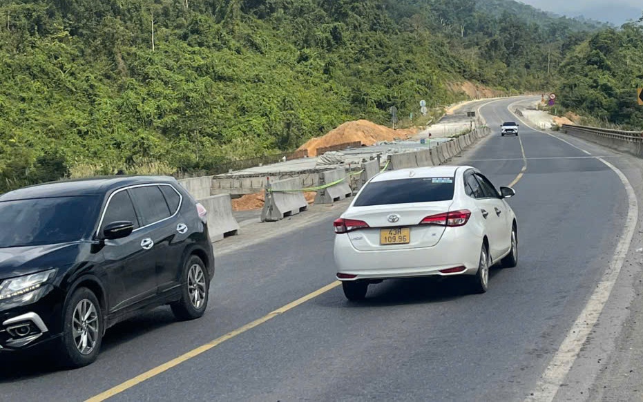 Thi đua 19 ngày đêm, dự án mở rộng cao tốc La Sơn – Hòa Liên giải ngân vượt kế hoạch