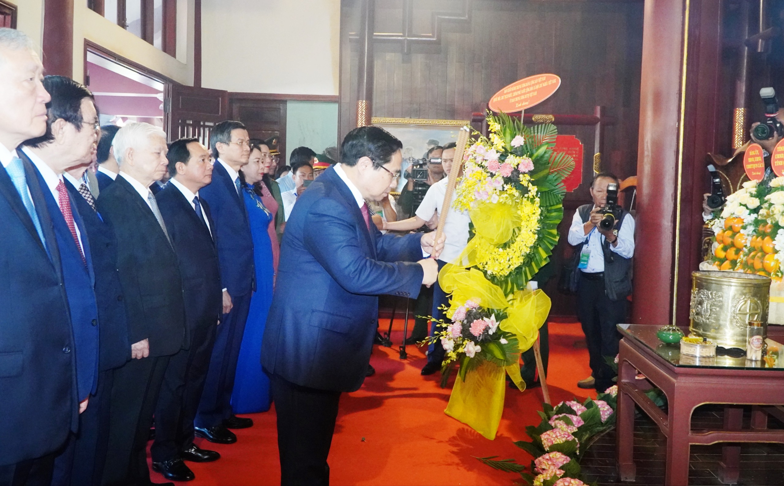 Thủ tướng dự Lễ kỷ niệm 120 năm ng&agrave;y sinh cố Thủ tướng Phạm Văn Đồng - Ảnh 1.