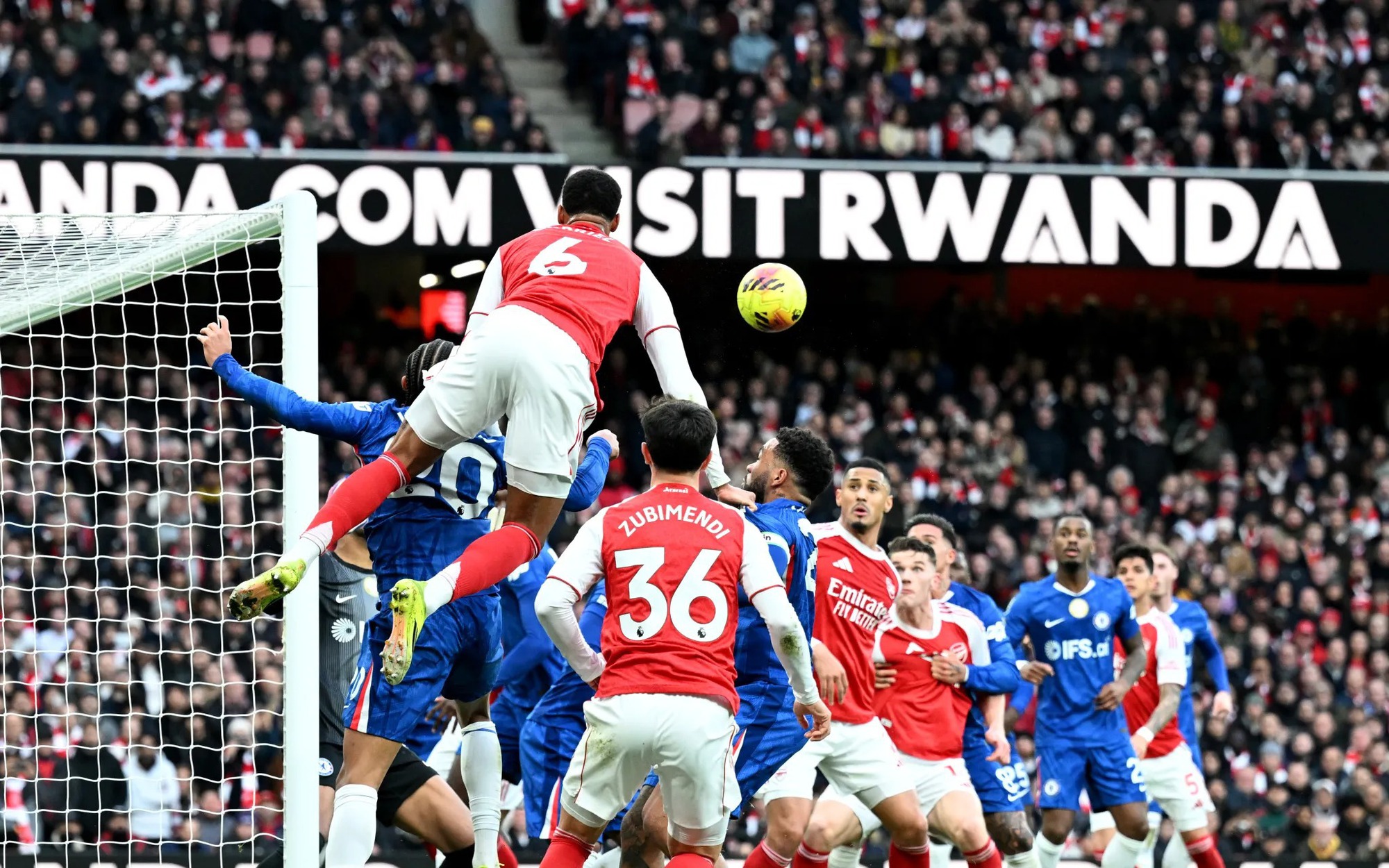 Thẻ đỏ, bóng chết và sai lầm chiến thuật khiến Chelsea trả giá