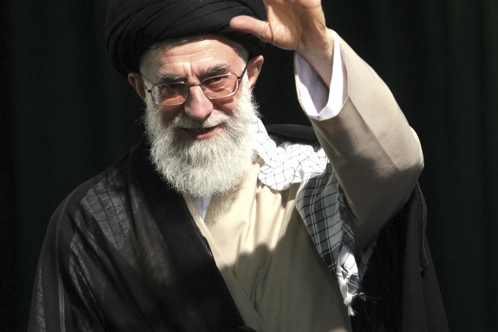 Hơn 30 năm quyền lực của lãnh tụ tối cao Iran - Ảnh 2.
