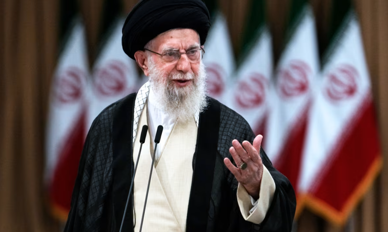 Khoảng trống quyền lực tại Iran: Ai đủ sức kế vị Đại gi&aacute;o chủ Khamenei? - Ảnh 1.