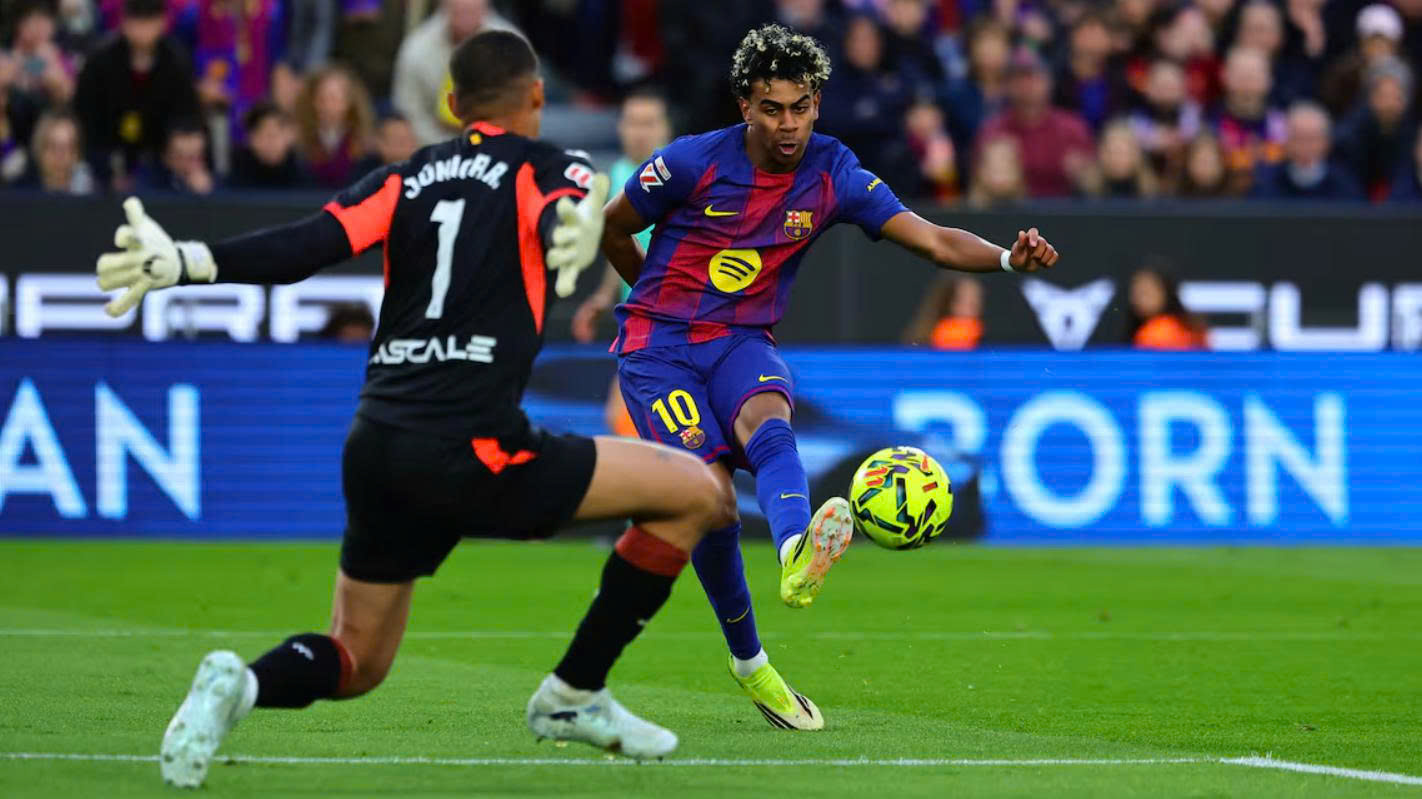 Vượt Messi, Yamal lập kỷ lục &ldquo;v&ocirc; tiền kho&aacute;ng hậu&rdquo; tại La Liga - Ảnh 2.