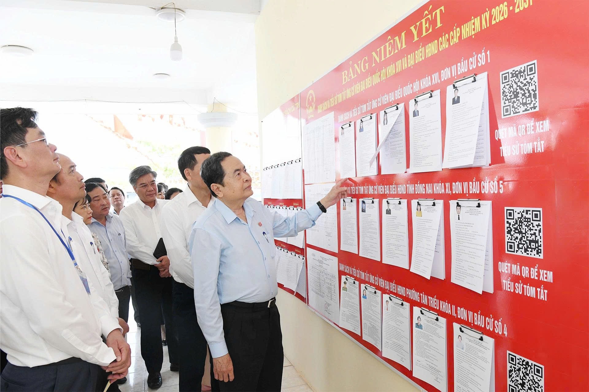Quy trình bỏ phiếu bầu cử đại biểu Quốc hội khóa XVI và Hội đồng nhân dân các cấp - Ảnh 1.