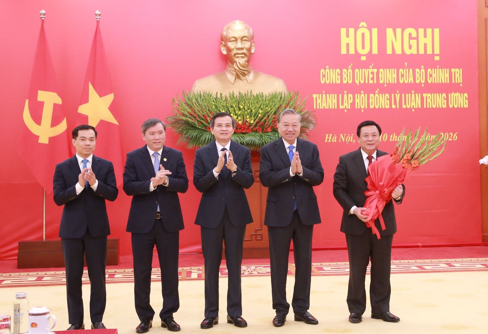 Tổng Bí thư Tô Lâm trao quyết định thành lập Hội đồng Lý luận Trung ương - Ảnh 1.