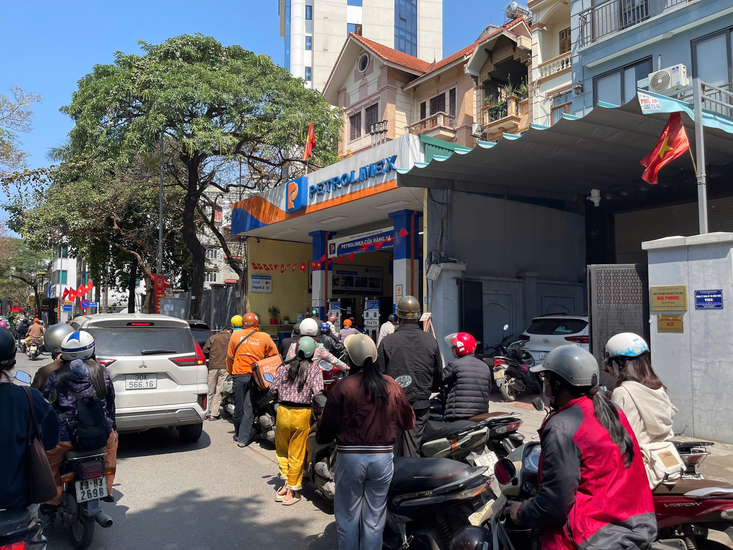 Triển khai c&aacute;c biện ph&aacute;p đảm bảo nguồn cung xăng dầu - Ảnh 2.