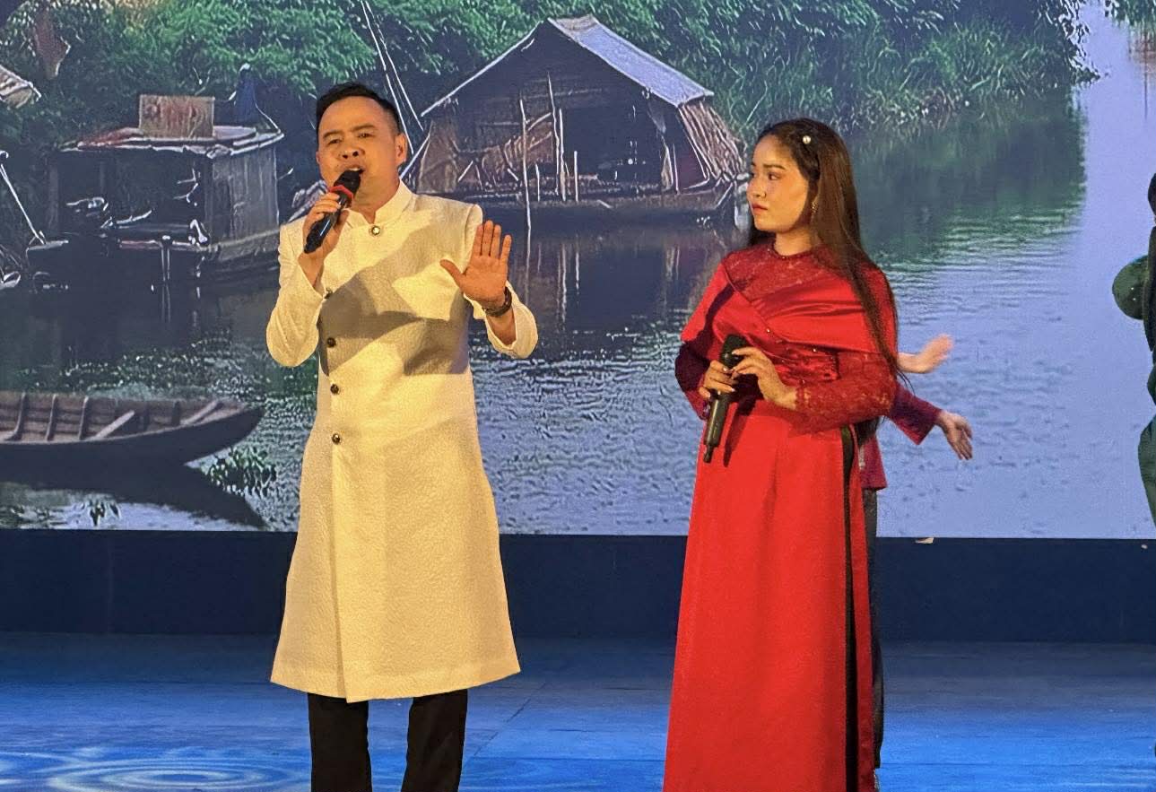 "Bắc &ndash; Nam một dải xu&acirc;n hồng": Đ&ecirc;m nghệ thuật kết nối hai miền rực rỡ giữa l&ograve;ng H&agrave; Nội - Ảnh 7.