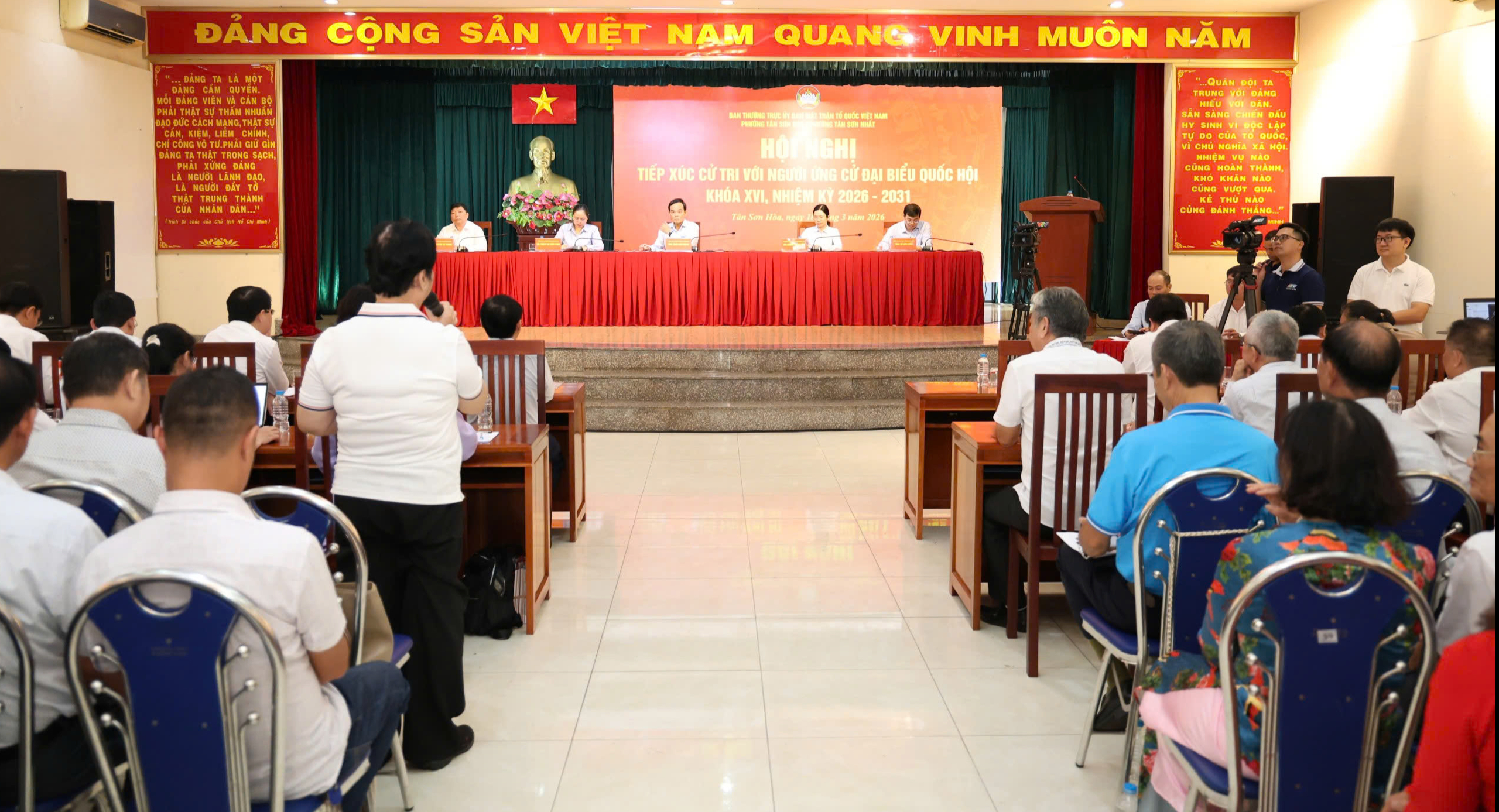 Bí thư Thành ủy TPHCM: Giao thông kết nối sân bay Tân Sơn Nhất "rối rắm thật" - Ảnh 5.
