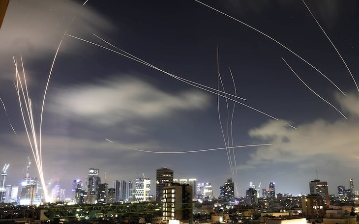 Iran tuyên bố mạnh mẽ về tên lửa tấn công các mục tiêu của Mỹ và Israel
