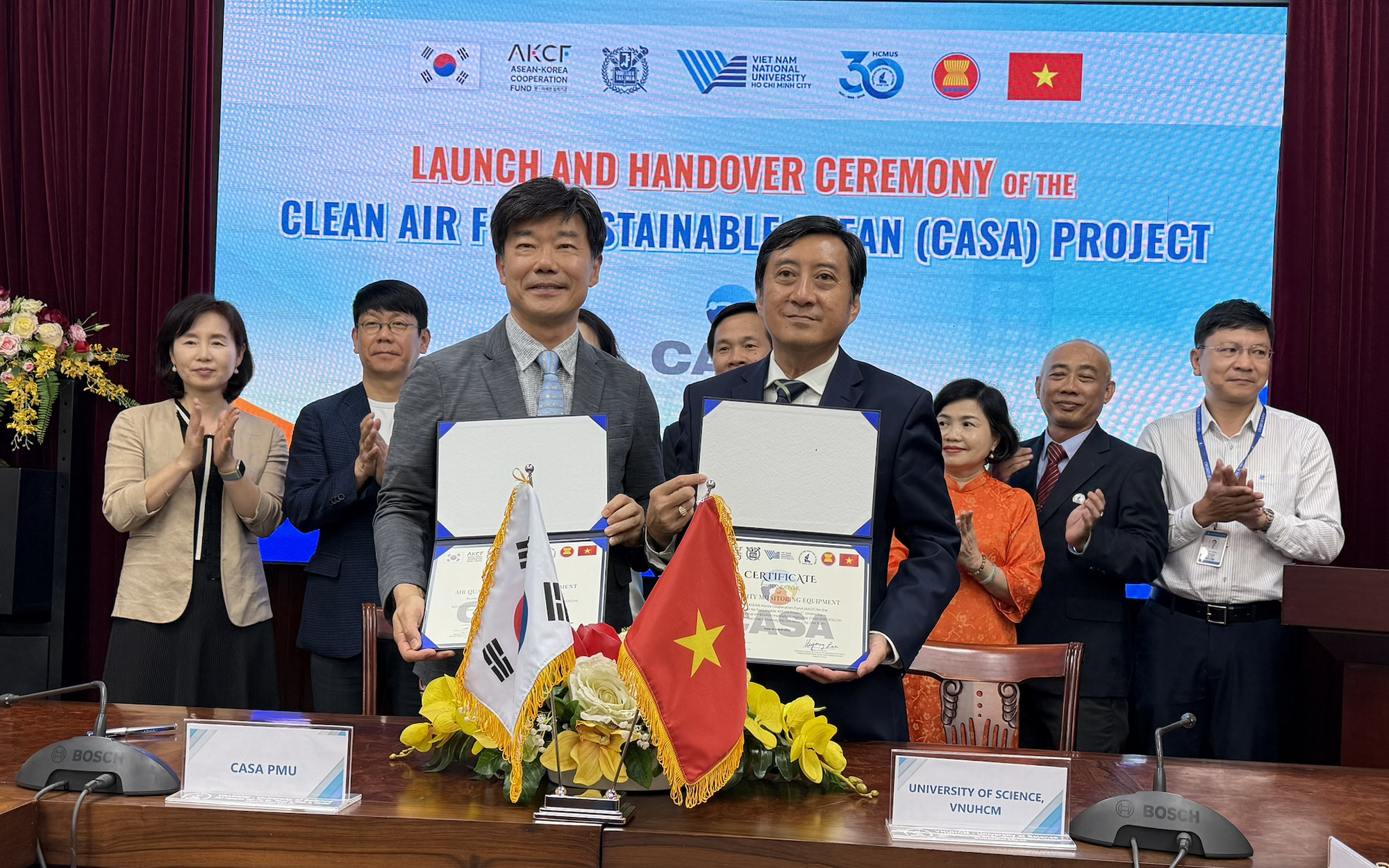 Việt Nam nhận trạm quan trắc chất lượng không khí từ Hàn Quốc