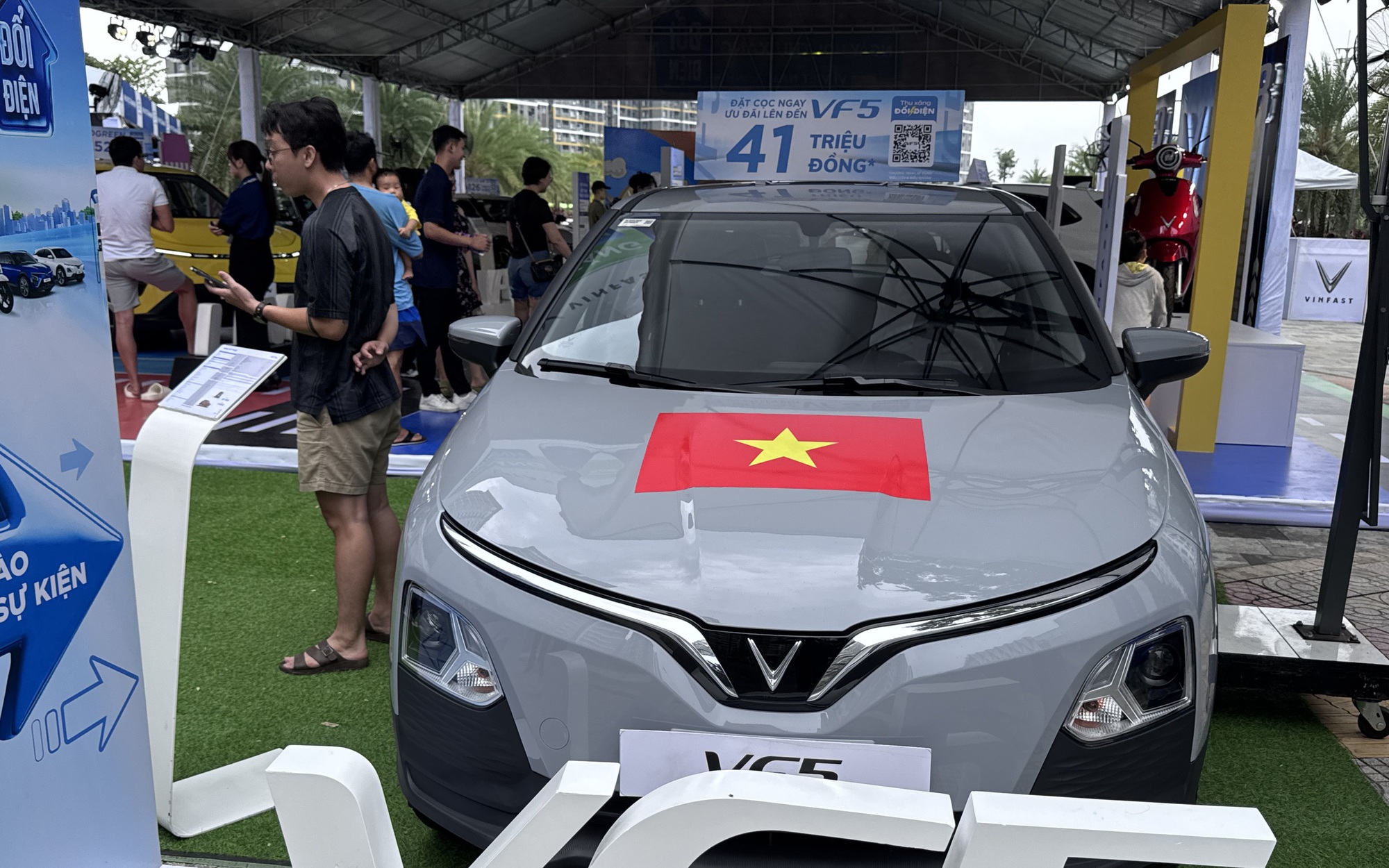 Vingroup hỗ trợ khách hàng giảm áp lực giá xăng dầu