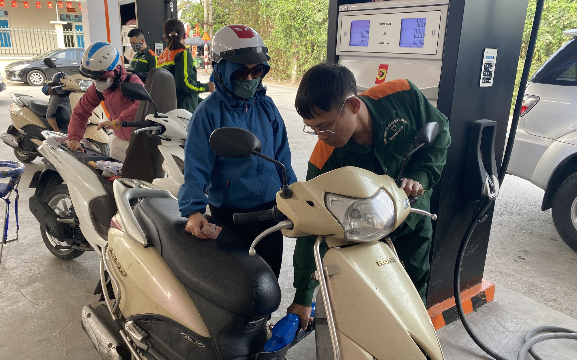 Bộ Công Thương: Khẩn trương xây dựng kế hoạch nhập khẩu xăng dầu cho tháng 4-2026