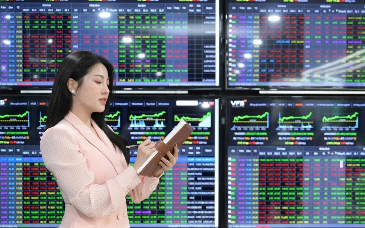 Chứng khoán ngày 10-3: Phục hồi mạnh mẽ sau cú rơi lịch sử