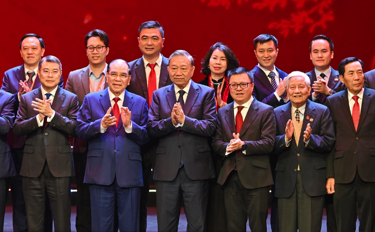 Tổng Bí thư Tô Lâm: Báo Nhân Dân phải là "lá chắn" và "trạm cảm biến" thông tin nhanh nhạy - Ảnh 4.