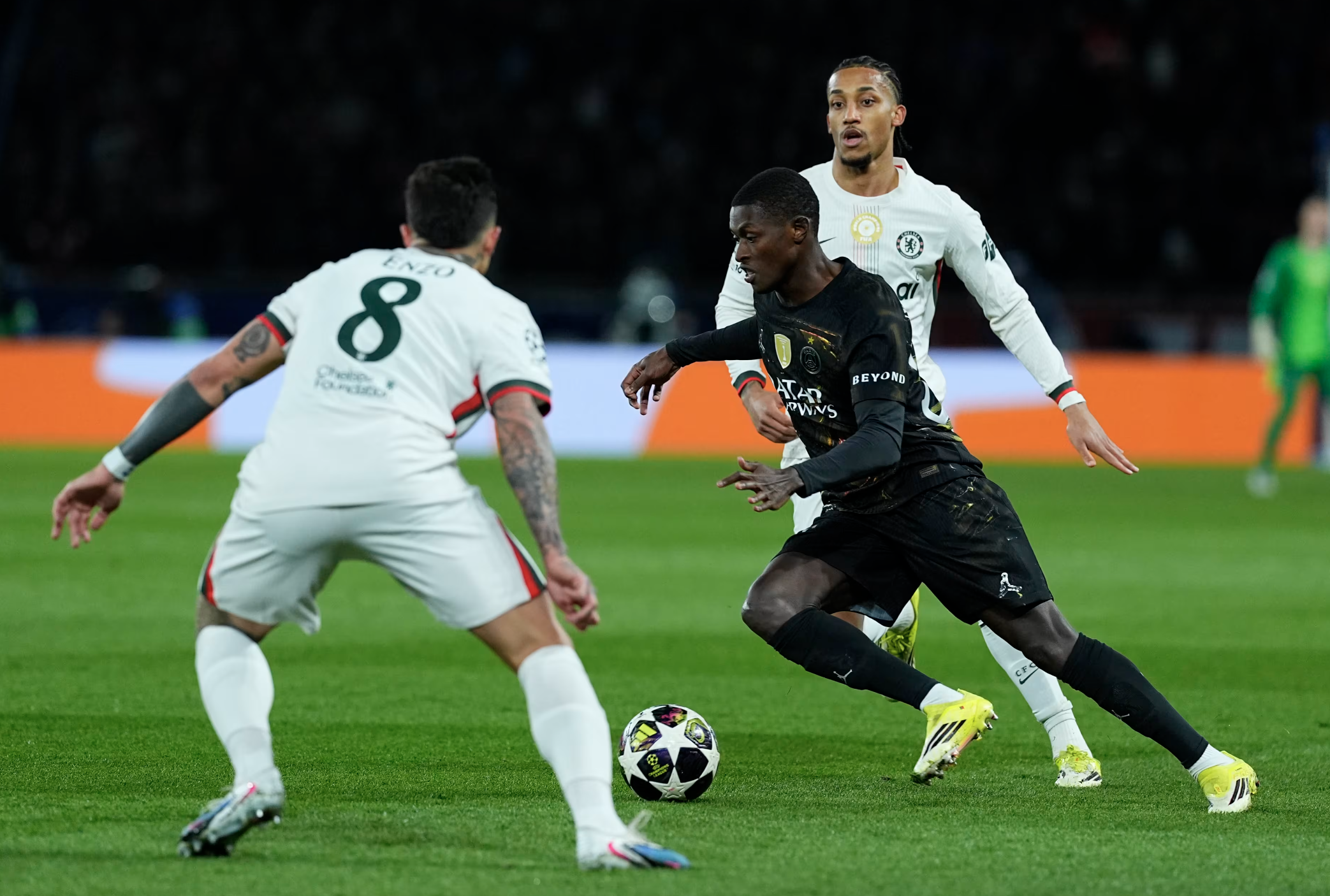 Chelsea thua thảm tr&ecirc;n đất Ph&aacute;p, PSG mơ v&eacute; tứ kết Champions League - Ảnh 1.