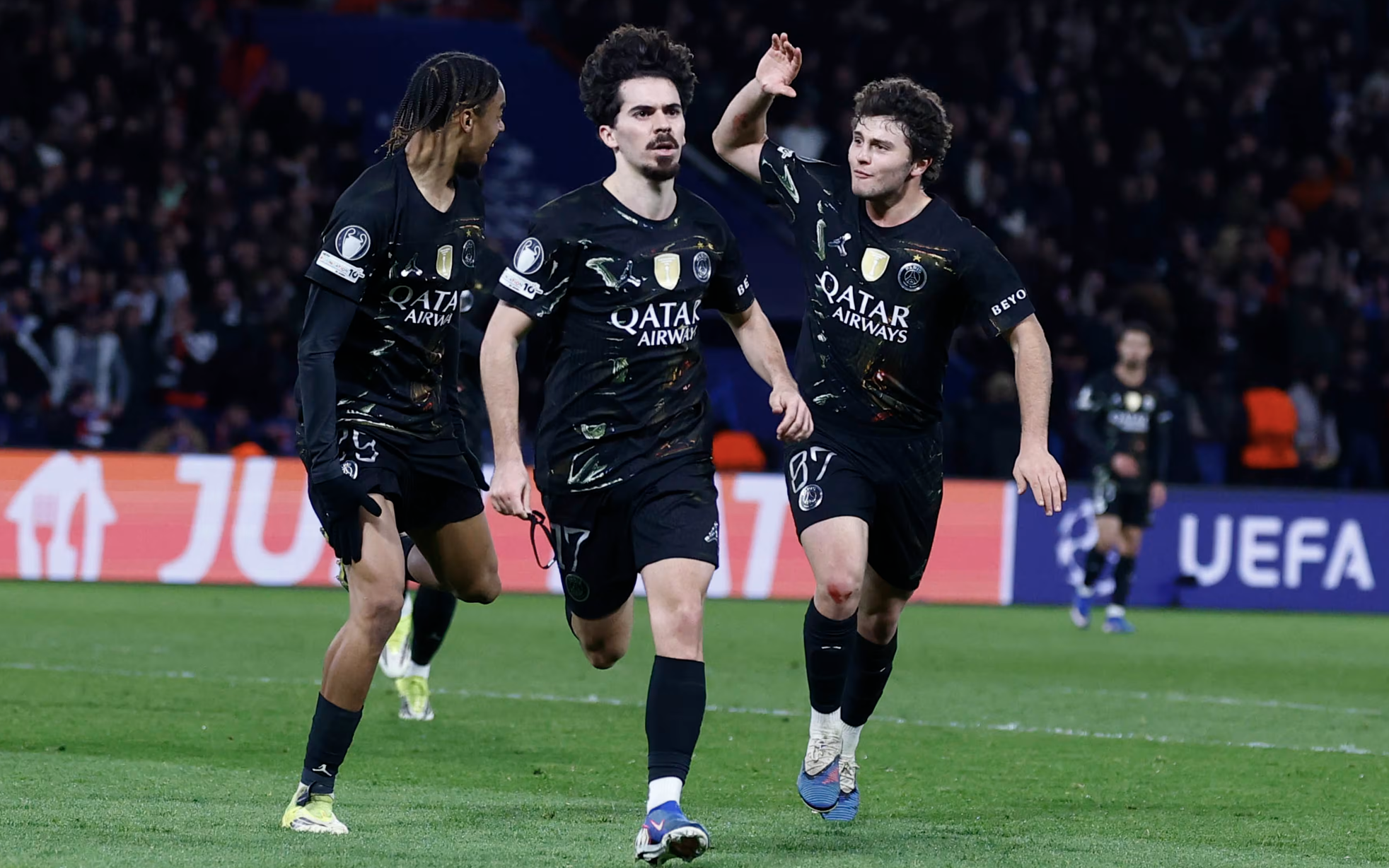 Chelsea thua thảm trên đất Pháp, PSG mơ vé tứ kết Champions League