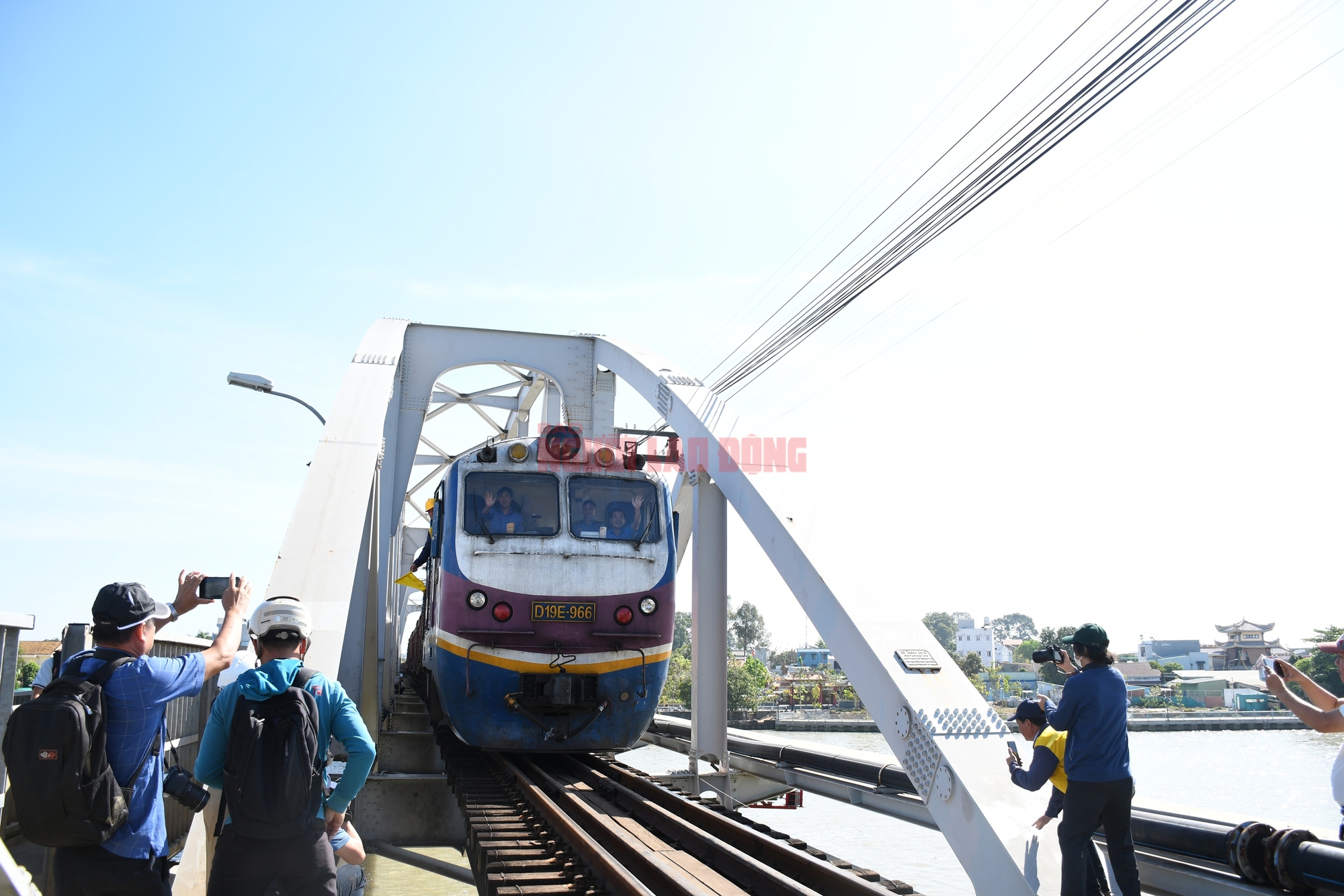 Sự cố cầu Ghềnh khắc phục th&agrave;nh c&ocirc;ng , t&agrave;u chạy qua an to&agrave;n sau 5 ng&agrave;y gi&aacute;n đoạn - Ảnh 8.