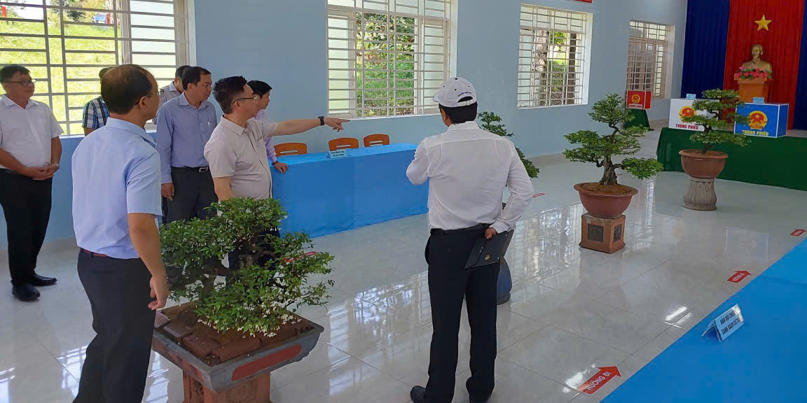 Phó Bí thư TPHCM kiểm tra công tác chuẩn bị bầu cử TPHCM tại Bình Dương - Ảnh 6.