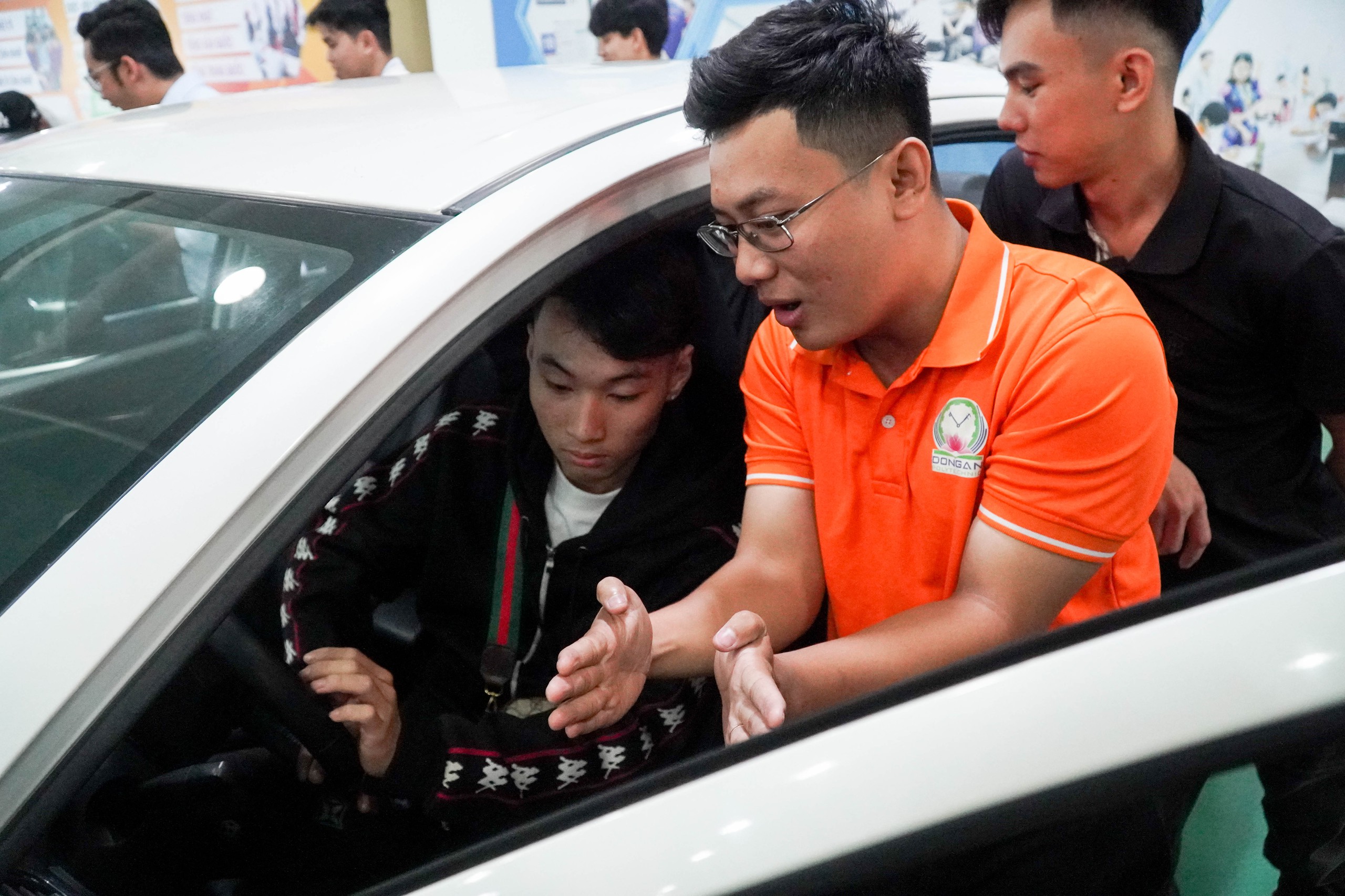 V&agrave;o xưởng thực h&agrave;nh trải nghiệm, học sinh tự tin "chốt" lu&ocirc;n nguyện vọng - Ảnh 2.