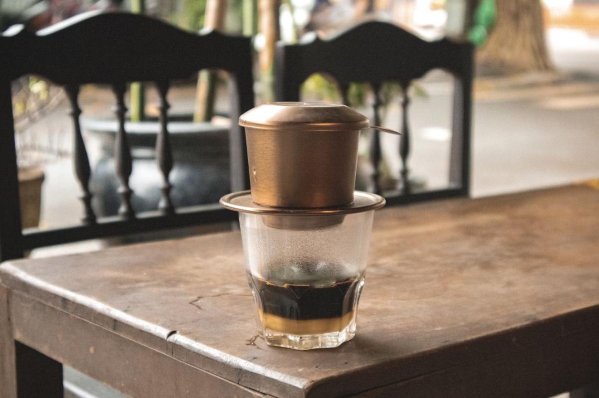 Đừng để cà phê pha phin chết mòn - Ảnh 1.