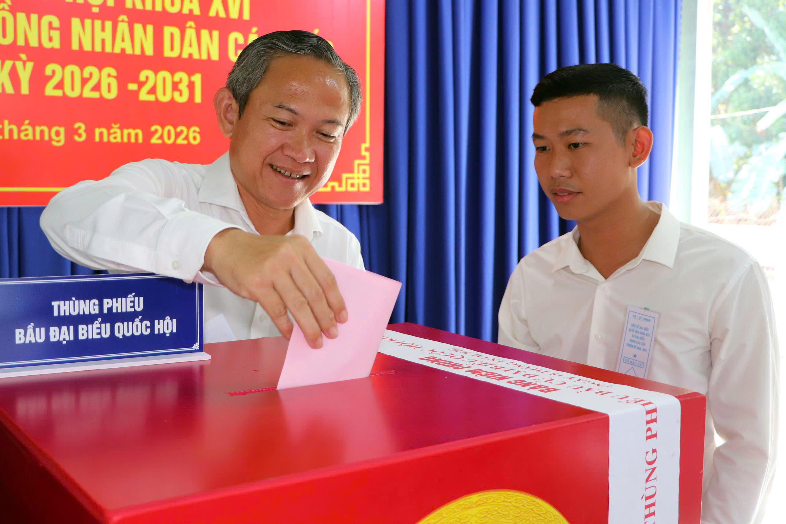 Phó Bí thư TPHCM kiểm tra công tác chuẩn bị bầu cử TPHCM tại Bình Dương - Ảnh 7.
