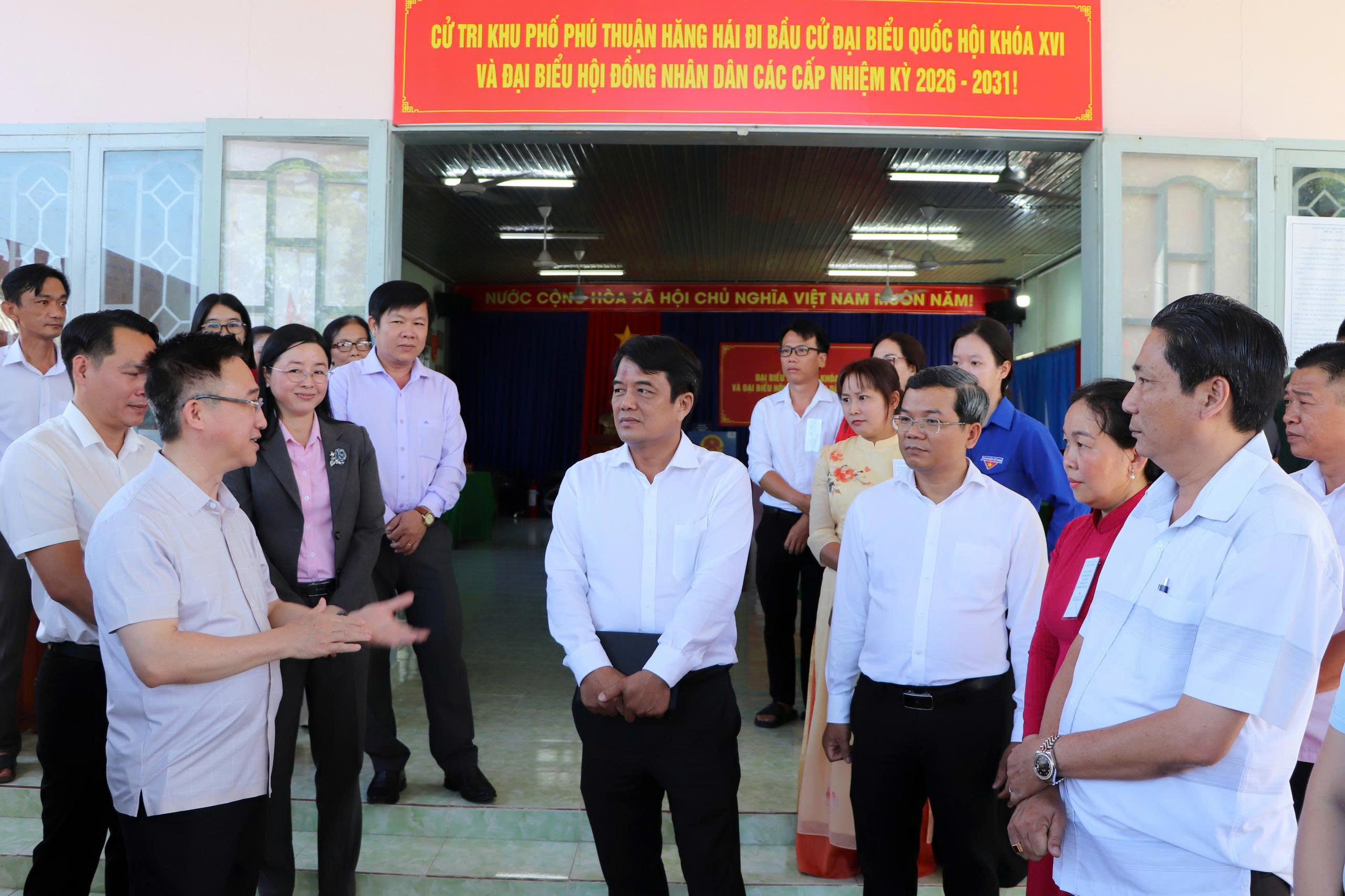 Phó Bí thư TPHCM kiểm tra công tác chuẩn bị bầu cử TPHCM tại Bình Dương - Ảnh 2.