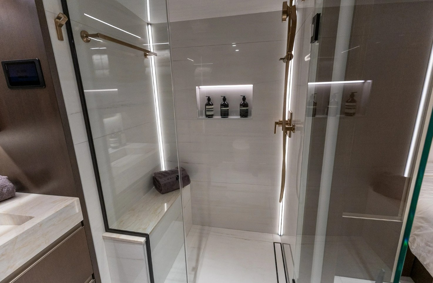 Nhà di động đẹp nhất thế giới: Như cung điện di động, giá hơn 56 tỉ, đã có người mua - Ảnh 16.