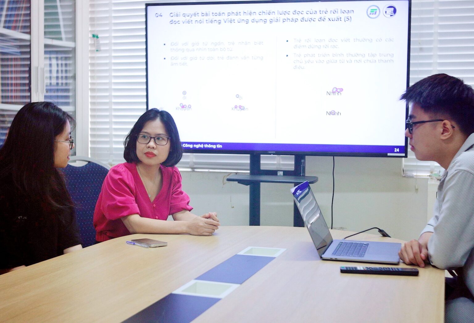 Những bóng hồng trong khoa học: TS Ngô Thị Duyên và công nghệ hỗ trợ người yếu thế - Ảnh 1.