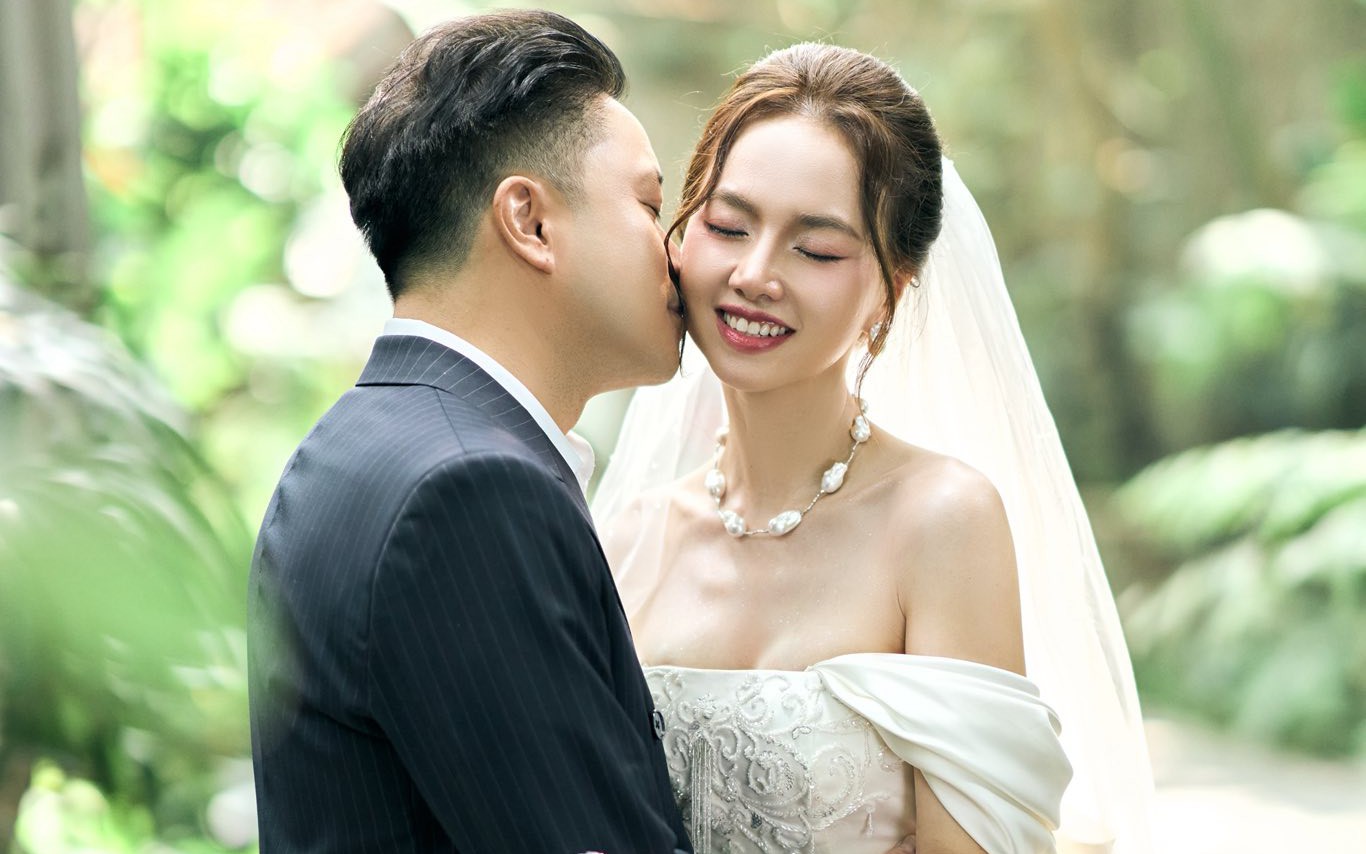 Đinh Ngọc Diệp đẹp lung linh hóa cô dâu bên Victor Vũ