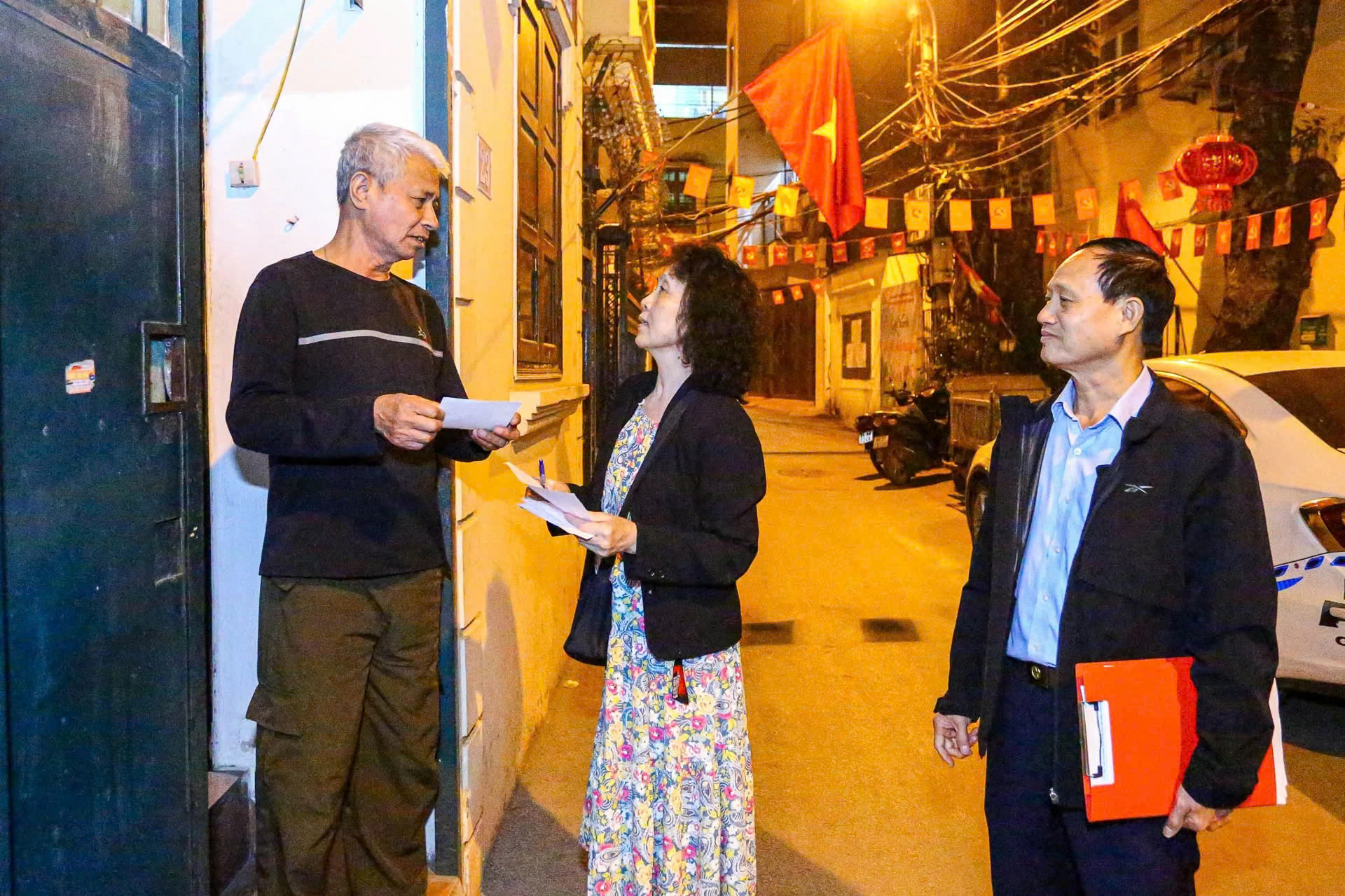Không khí chuẩn bị bầu cử Quốc hội 2026 tại Hà Nội rộn ràng và sôi động - Ảnh 7.