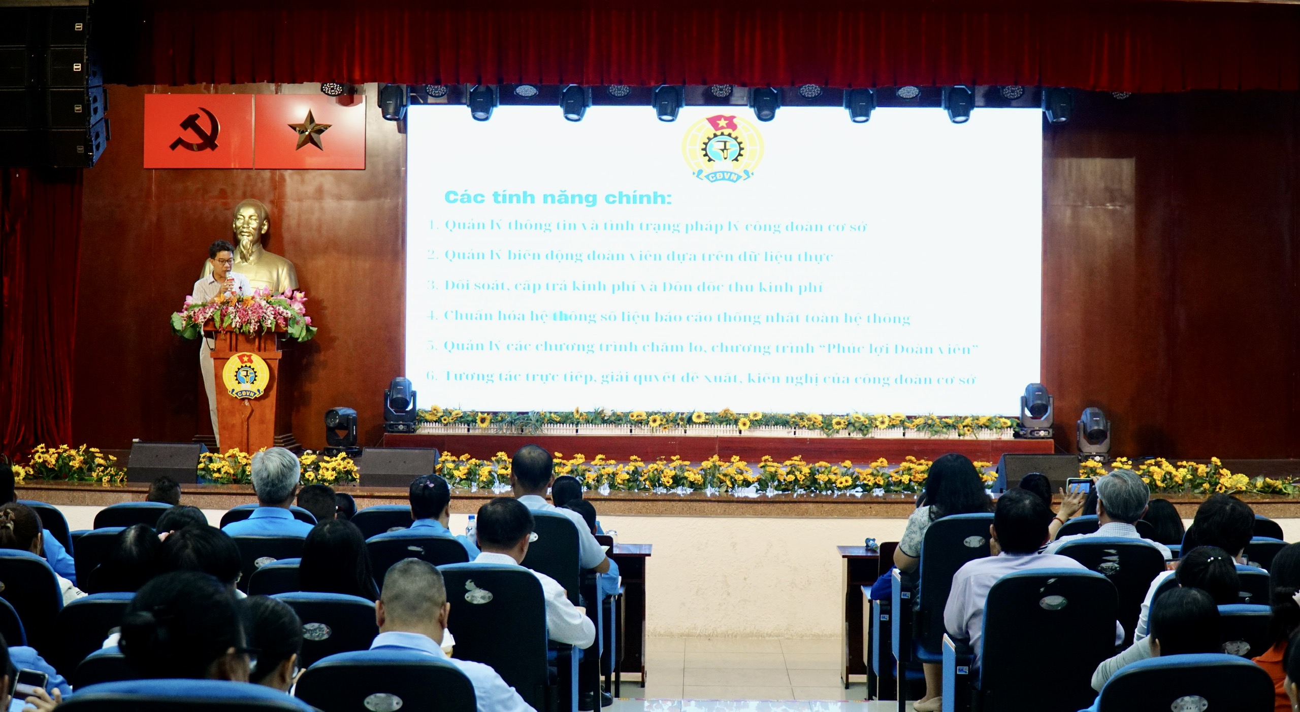 Chăm lo hàng chục nghìn đoàn viên, đẩy mạnh chuyển đổi số - Ảnh 1.