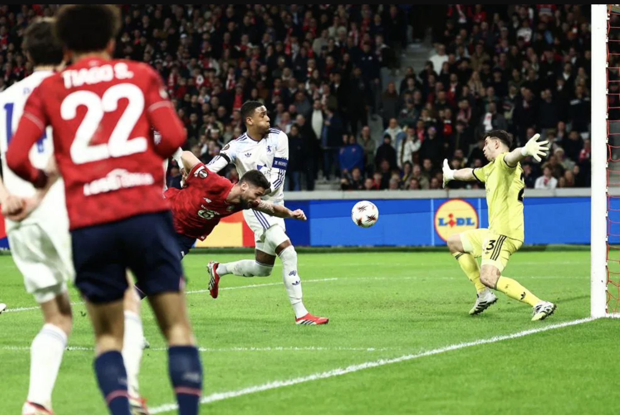 Ollie Watkins tỏa s&aacute;ng, Aston Villa chiếm lợi thế tại Europa League - Ảnh 2.