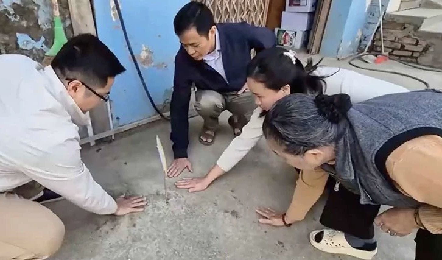 Vỉa h&egrave; H&agrave; Nội ghi nhận nhiệt độ n&oacute;ng bất thường l&ecirc;n Đến 50 độ C - Ảnh 1.