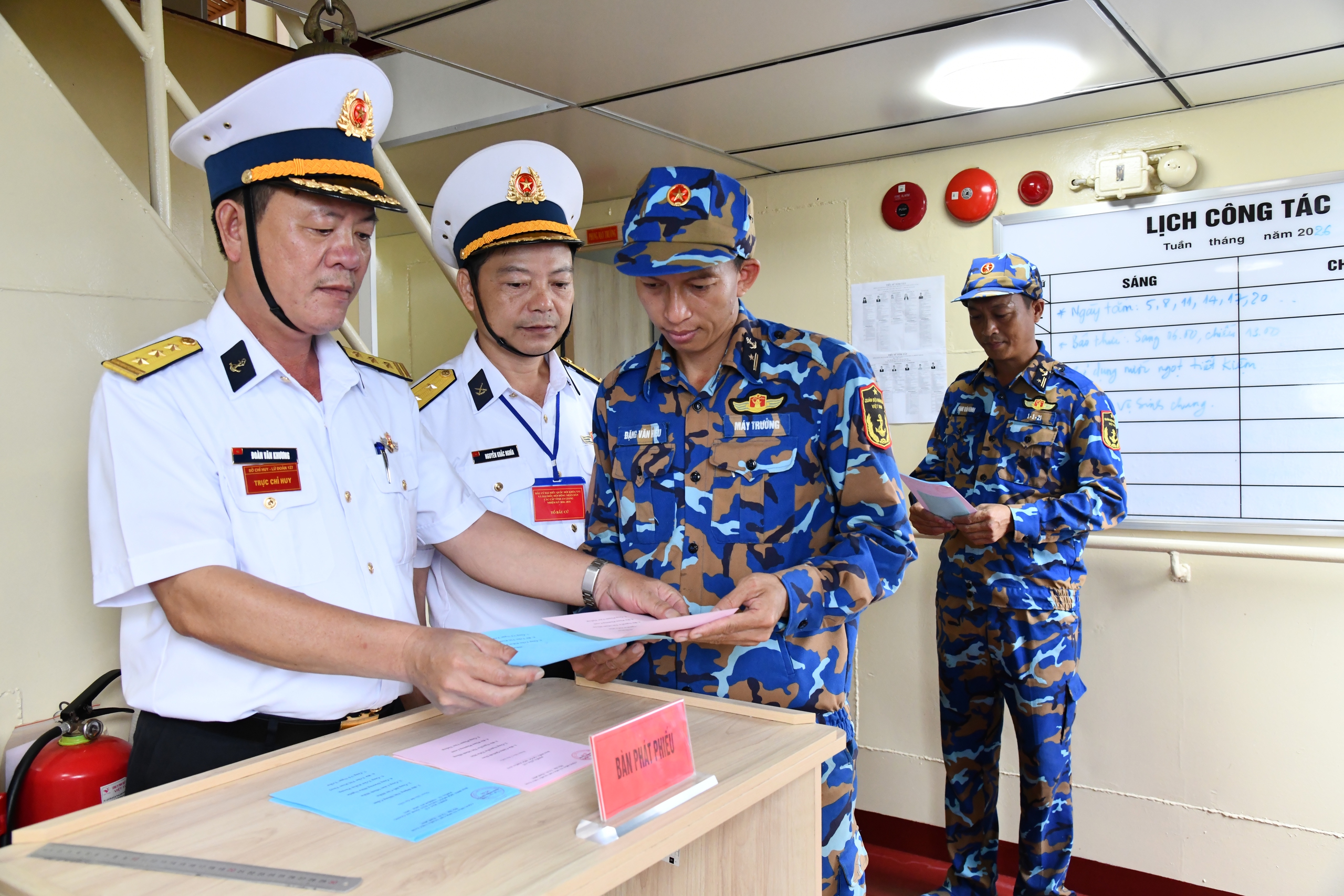 Bầu cử sớm tại đặc khu Phú Quốc: Quyền và nghĩa vụ công dân được thực hiện đầy đủ - Ảnh 2.