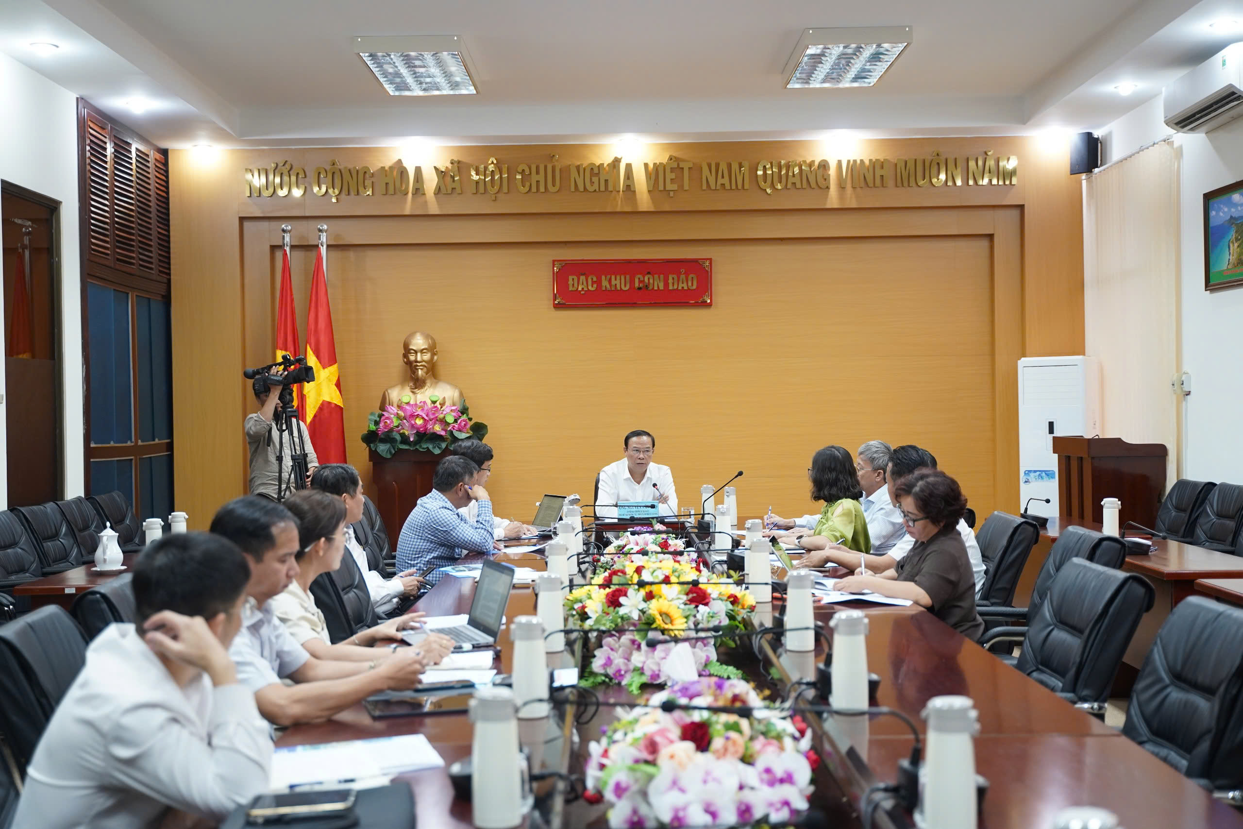 Phó Chủ tịch Thường trực HĐND TPHCM kiểm tra công tác chuẩn bị bầu cử tại đặc khu Côn Đảo - Ảnh 1.
