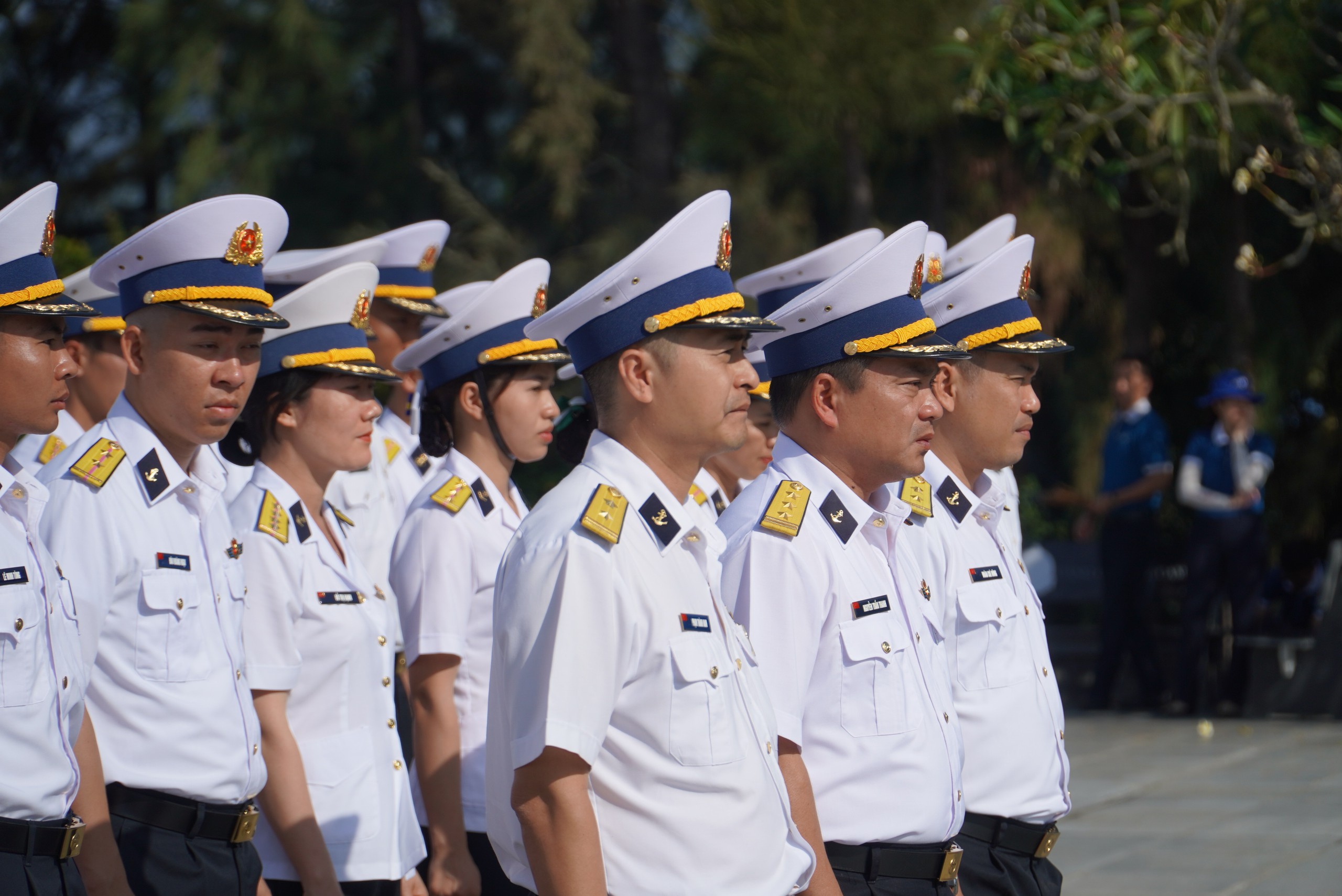 Tổ chức lễ viếng, d&acirc;ng hương tưởng niệm tại Khu tưởng niệm Chiến sĩ Gạc Ma - Ảnh 6.