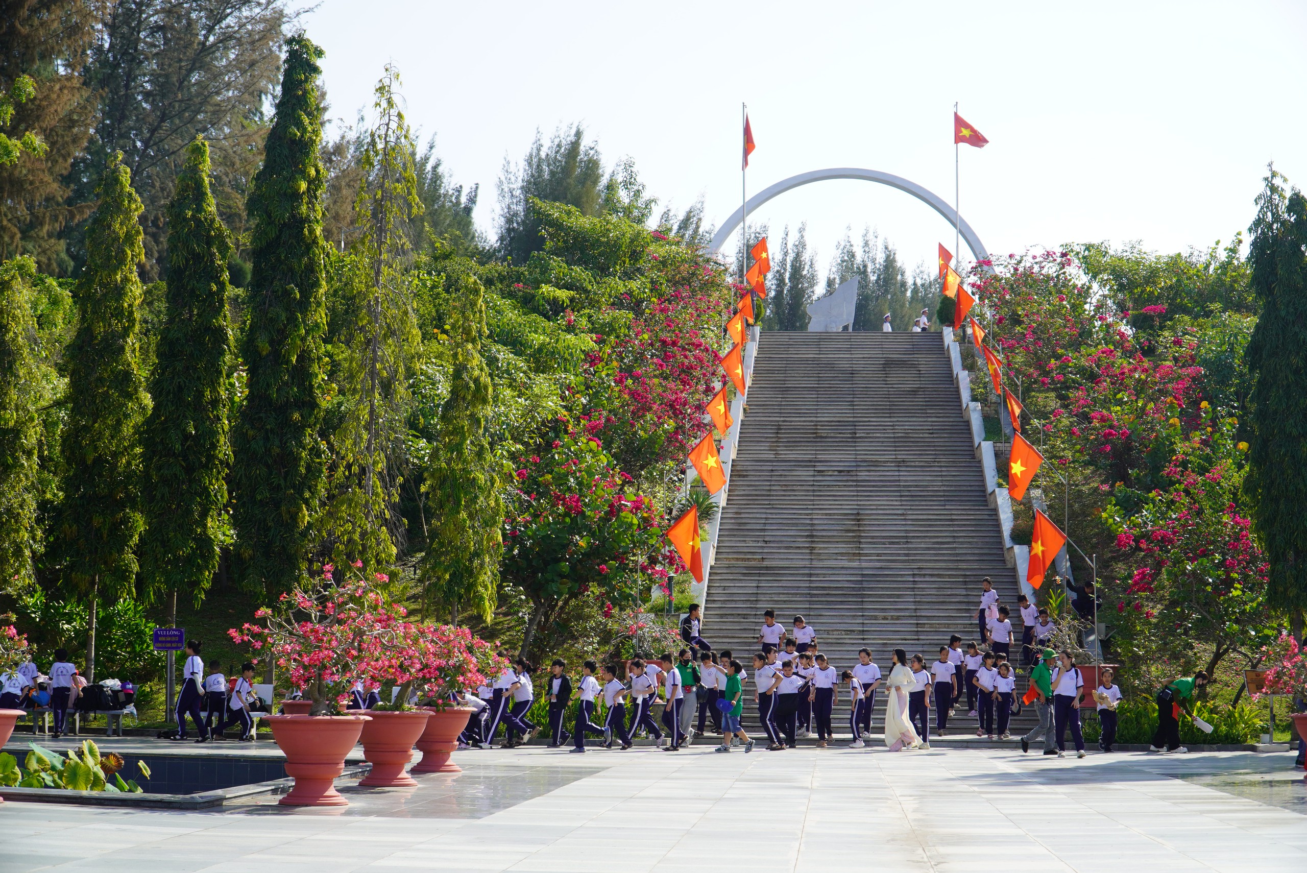 Tổ chức lễ viếng, d&acirc;ng hương tưởng niệm tại Khu tưởng niệm Chiến sĩ Gạc Ma - Ảnh 8.
