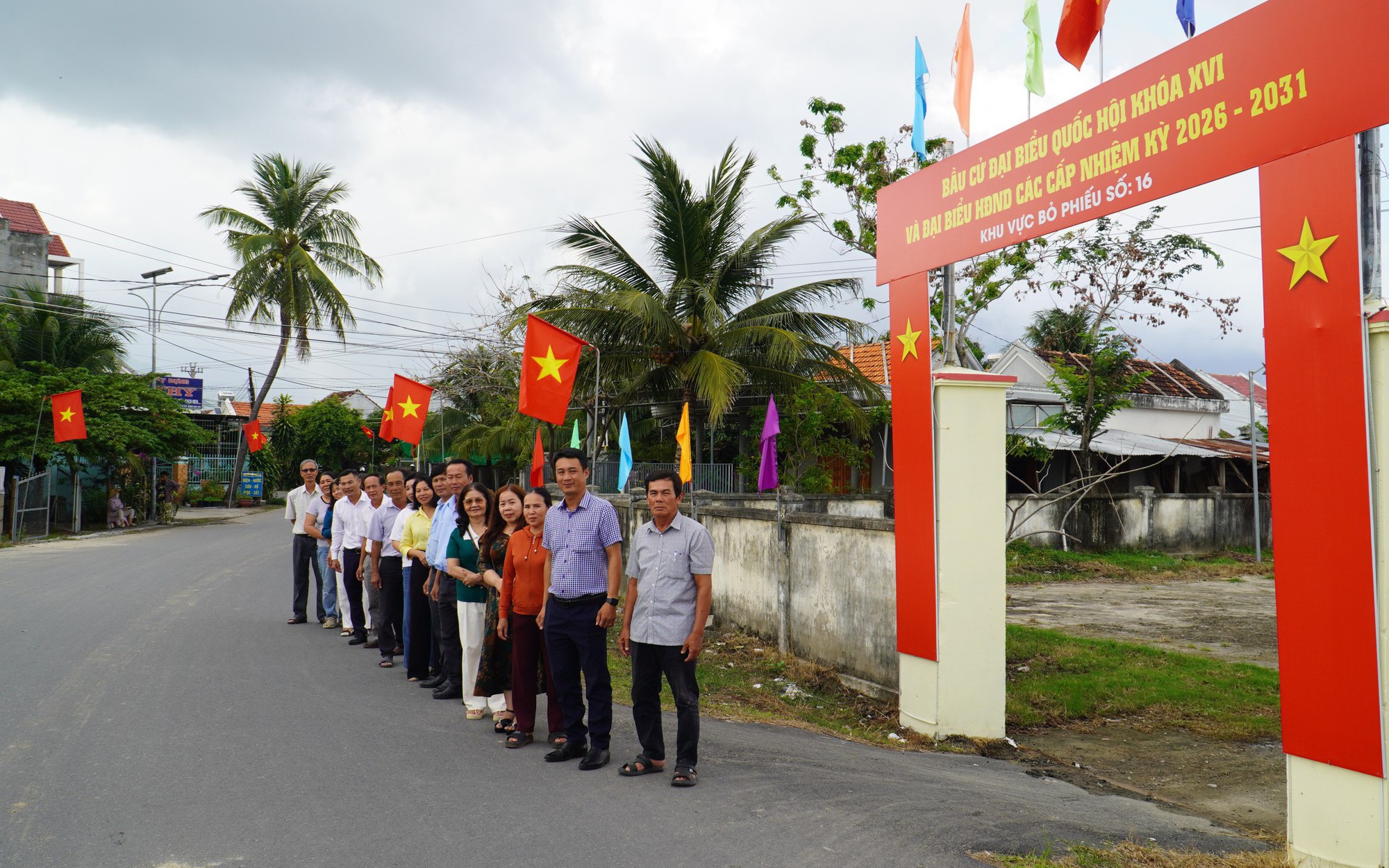 Khánh thành "Đường cờ Tổ quốc" dài 3,5 km chào mừng ngày bầu cử