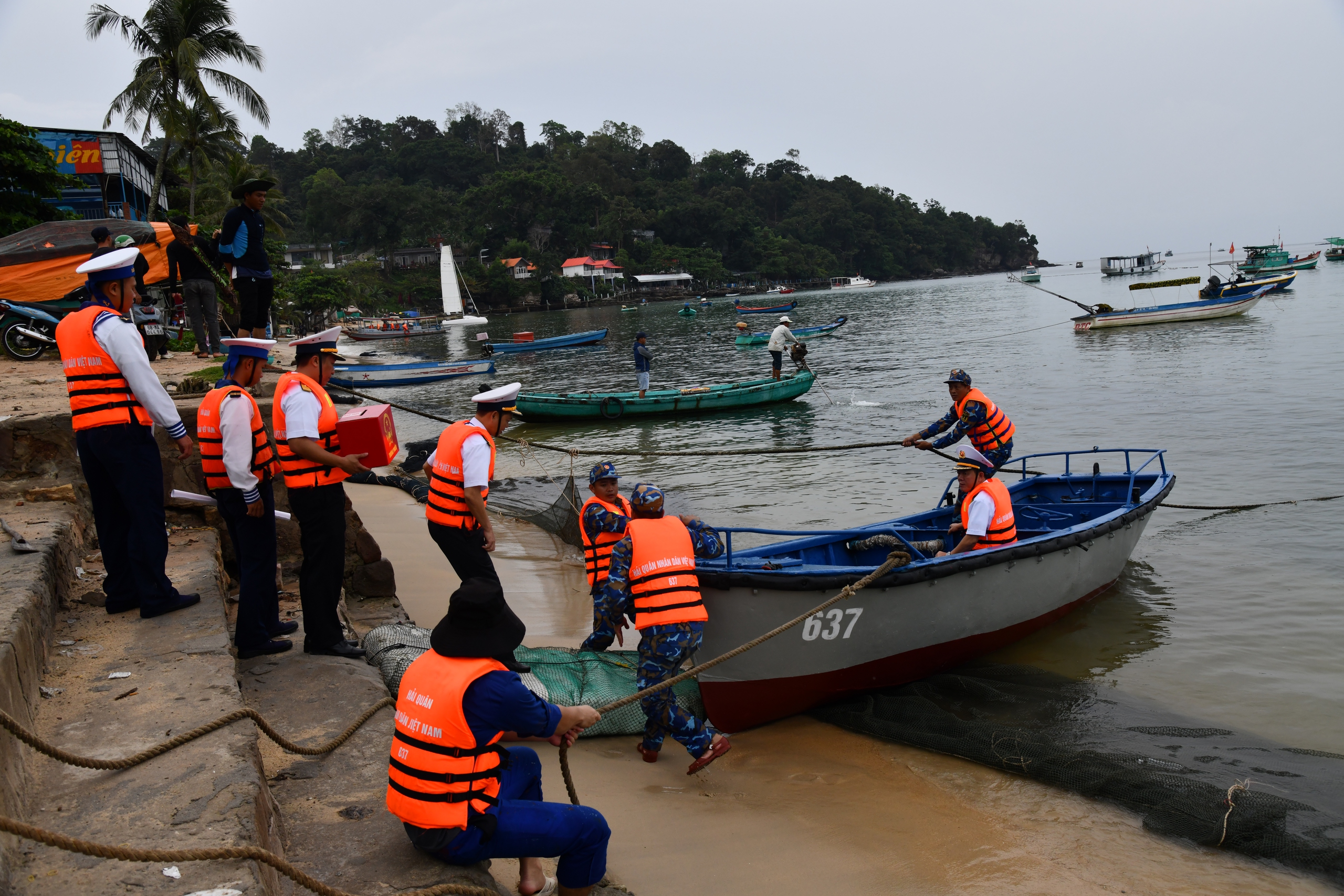 Bầu cử sớm tại đặc khu Phú Quốc: Quyền và nghĩa vụ công dân được thực hiện đầy đủ - Ảnh 7.