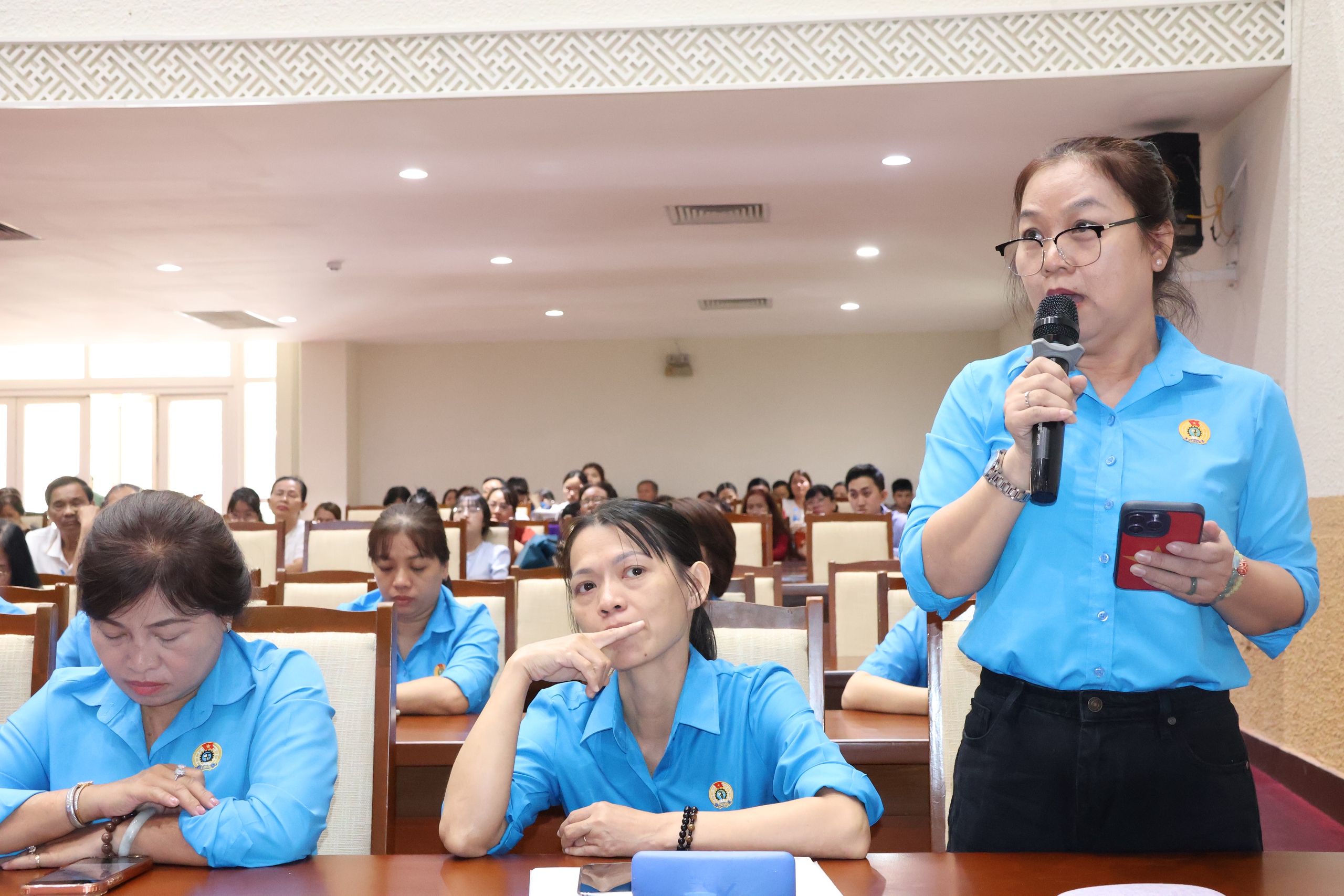 Ông Hoàng Vũ Thảnh lắng nghe cử tri TPHCM để phục vụ người dân tốt hơn năm 2026 - Ảnh 4.