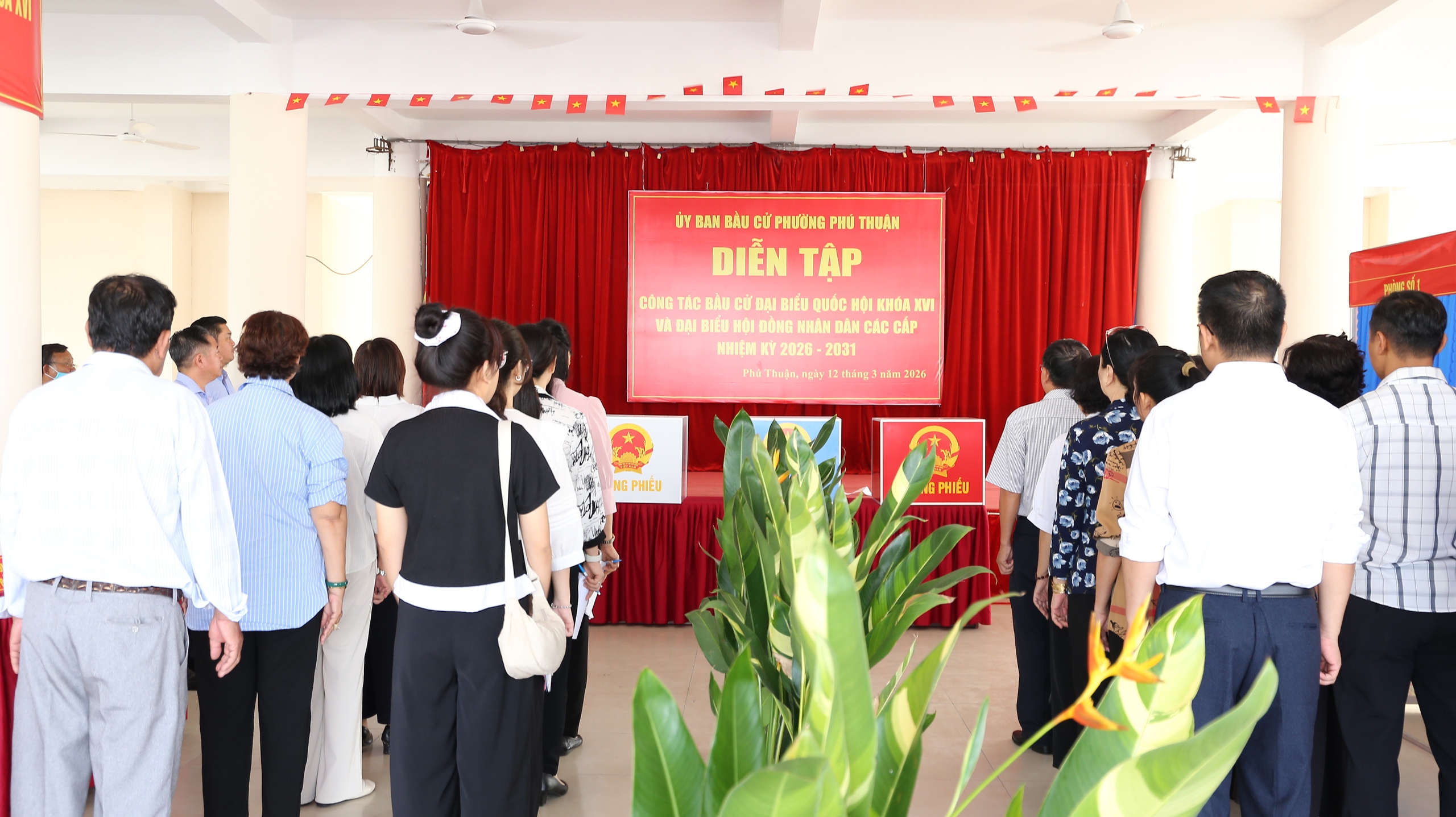 Phường Phú Thuận diễn tập công tác bầu cử - Ảnh 1.