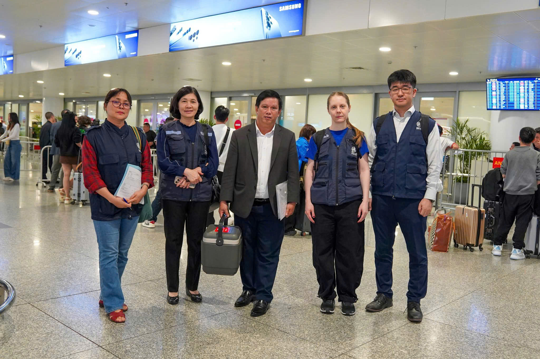 Thuốc giải độc 8.000 USĐ/lọ WHO hỗ trợ kịp thời, b&aacute;c sĩ v&agrave; người nh&agrave; c&ugrave;ng reo vui - Ảnh 2.
