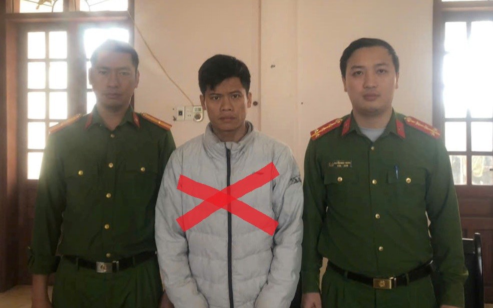 Người đàn ông kéo lê bạn gái trên đường bị khởi tố