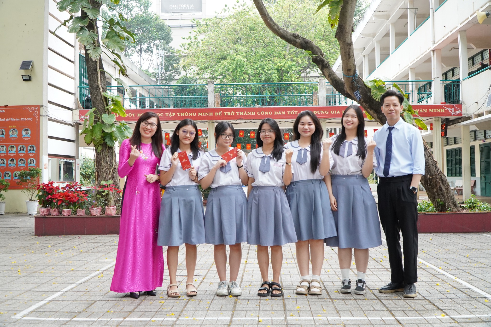 TPHCM c&ocirc;ng bố kết quả kết quả thi học sinh giỏi lớp 12: Lộ diện trường nhiều giải nhất - Ảnh 2.