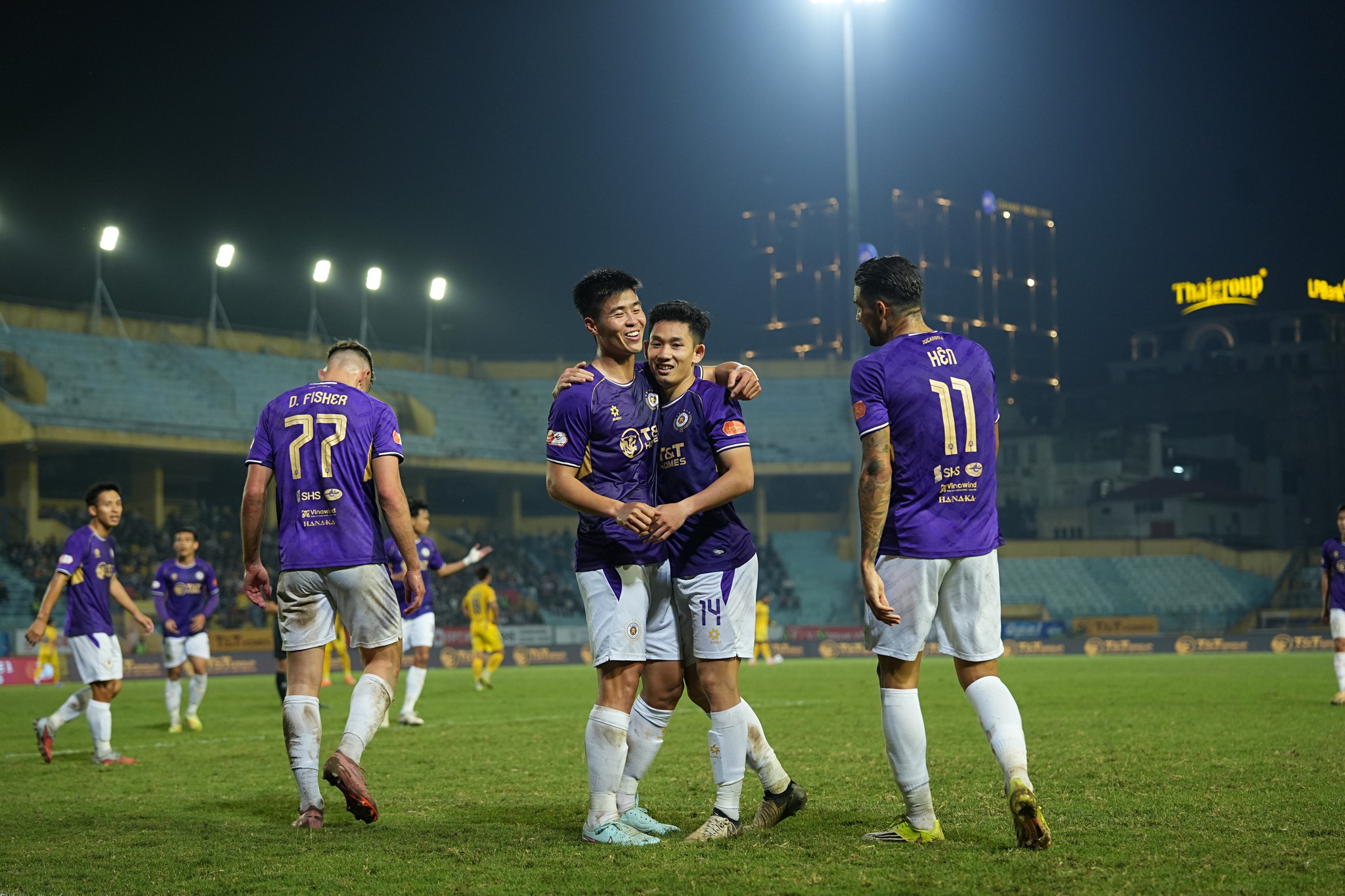 Hoàng Hên kiến tạo đẹp mắt, Hà Nội FC đè bẹp SLNA - Ảnh 3.