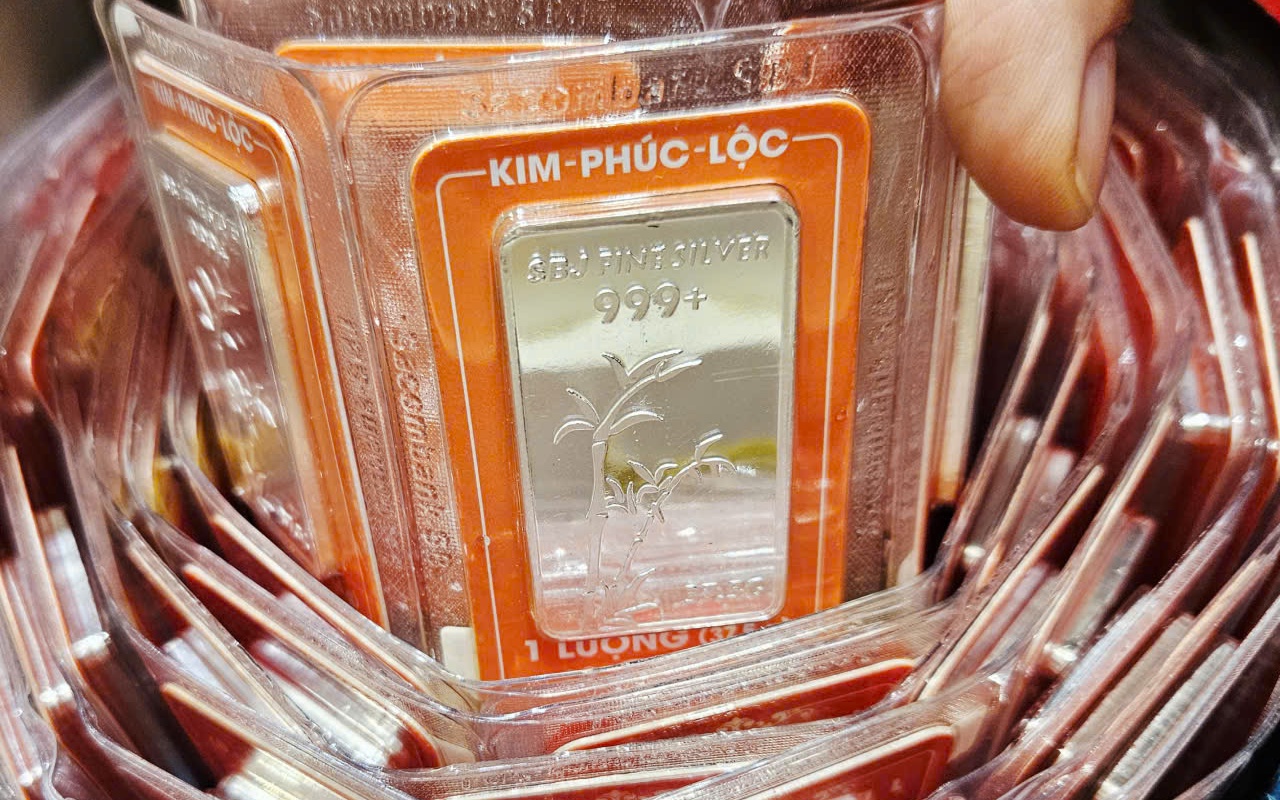 Giá vàng hôm nay, 14-3: Tiếp tục sụt giảm - Ảnh 2.